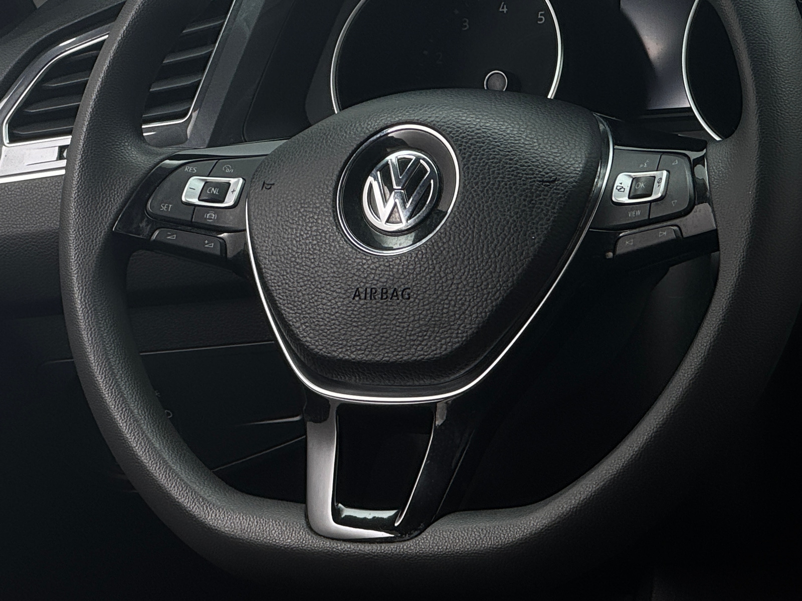 Thumbnail: 2019 Volkswagen Tiguan - 5
