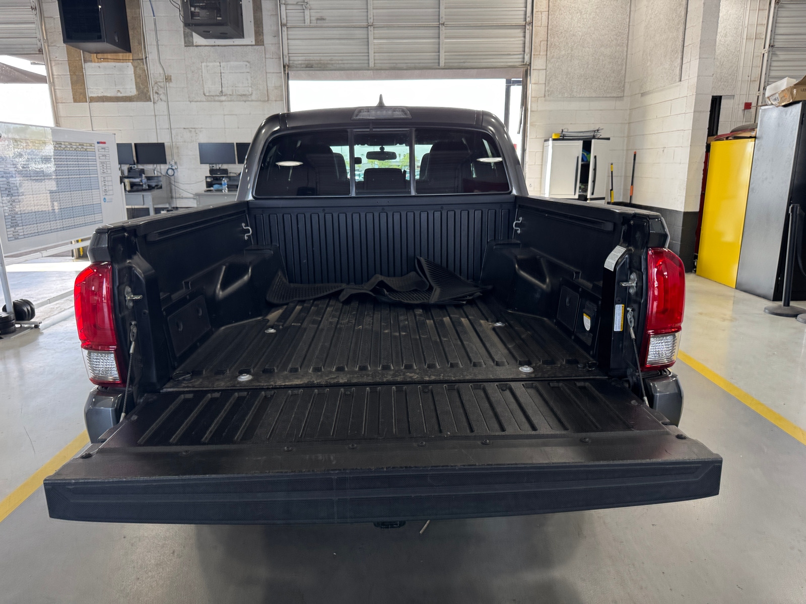 Thumbnail: 2016 Toyota Tacoma - 7