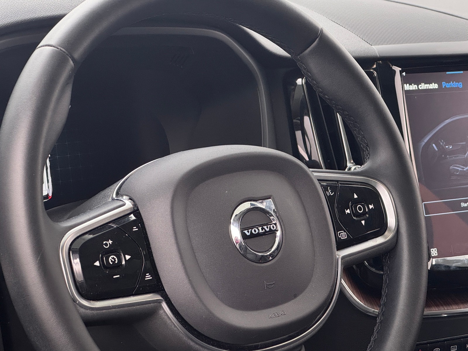 Thumbnail: 2023 Volvo XC60 - 4