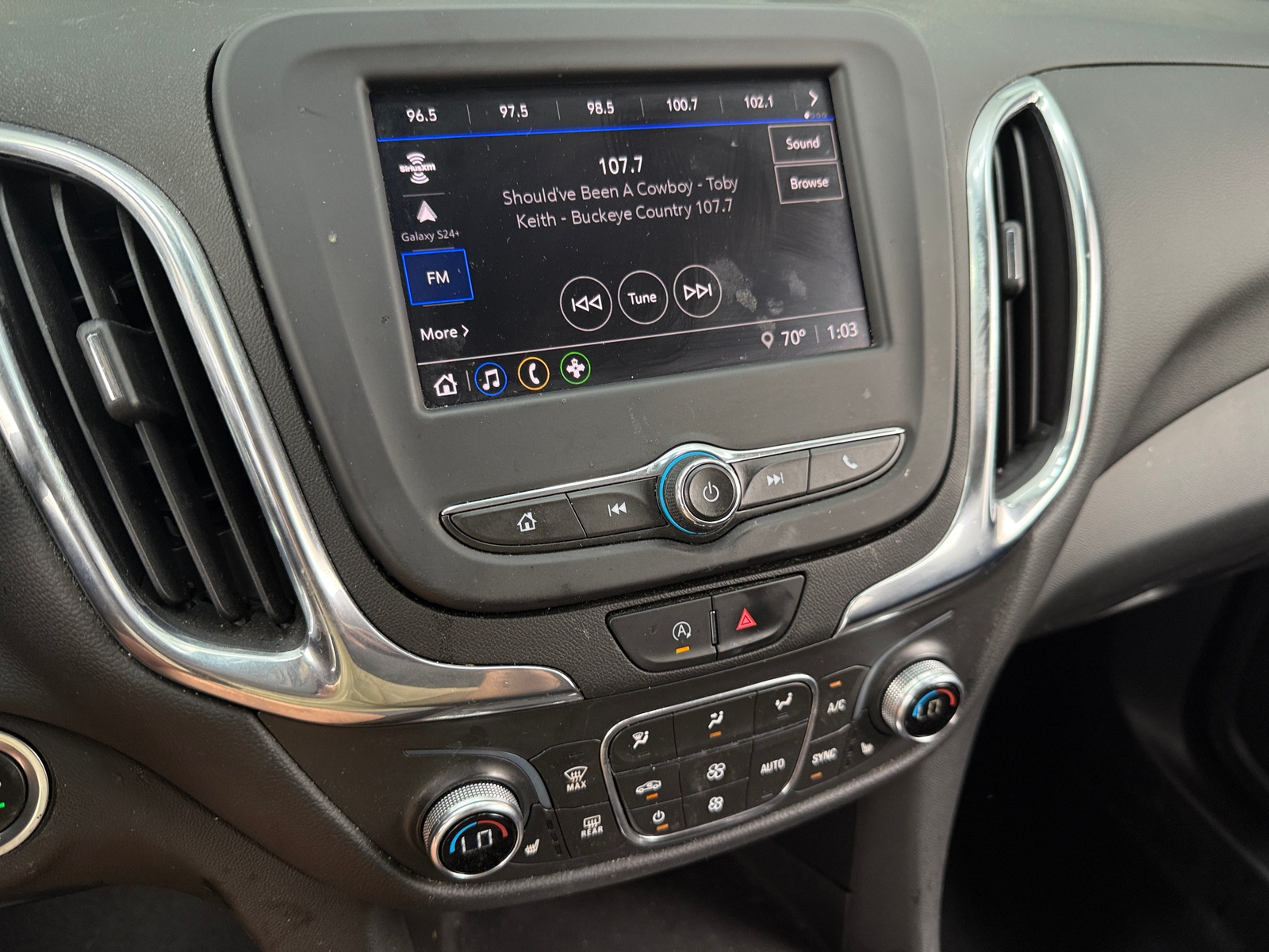 Thumbnail: 2022 Chevrolet Equinox - 4