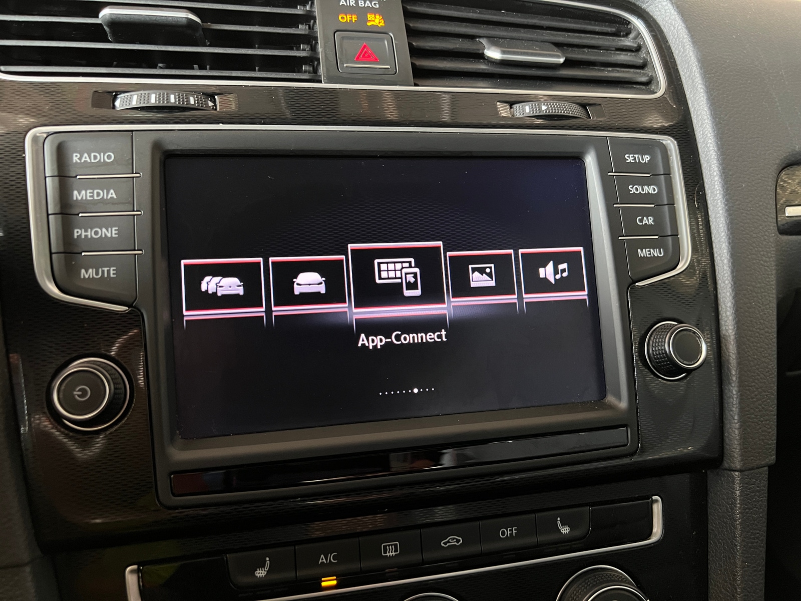Thumbnail: 2015 Volkswagen Golf - 3