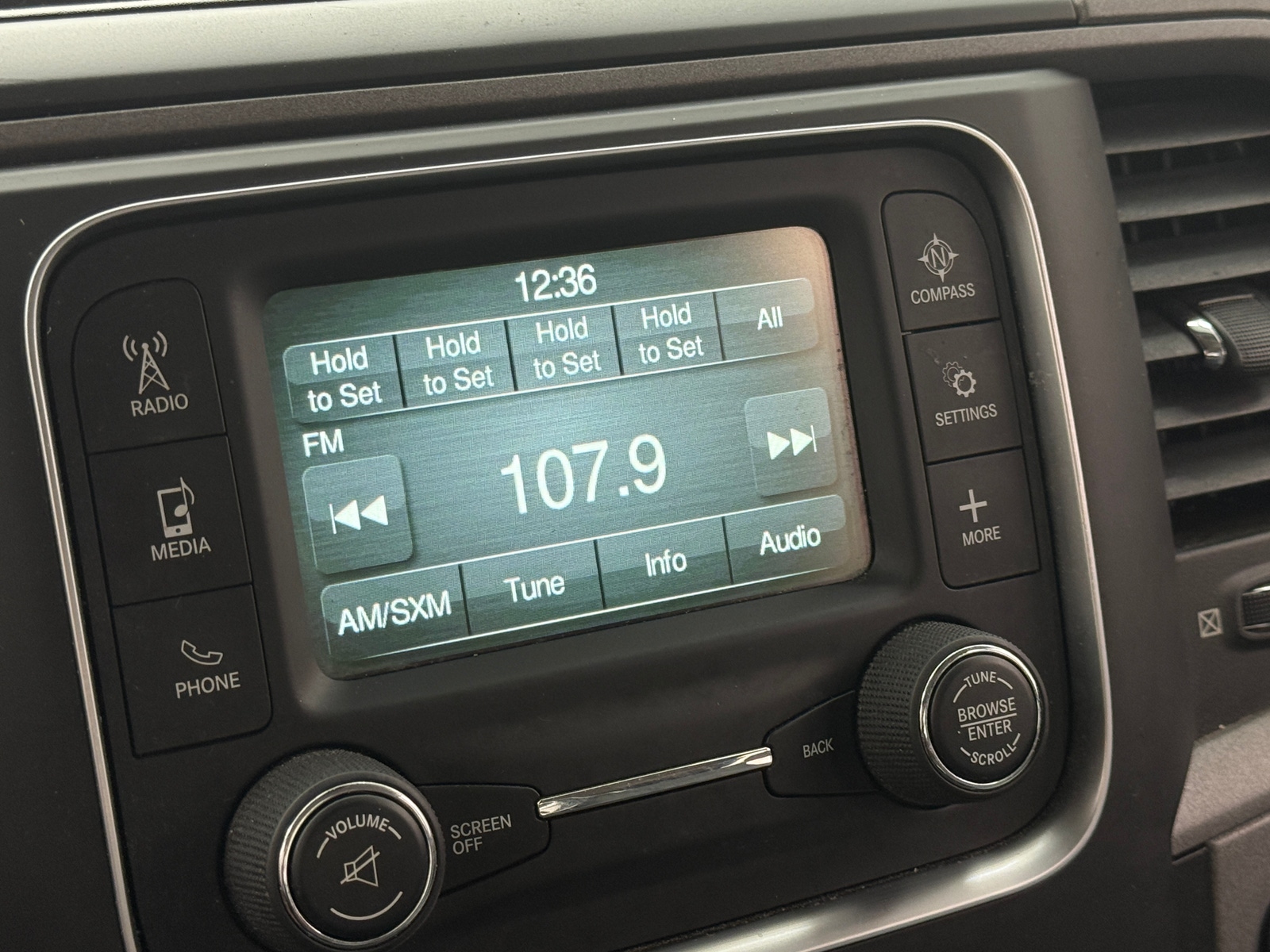 Thumbnail: 2019 RAM 1500 Classic - 4
