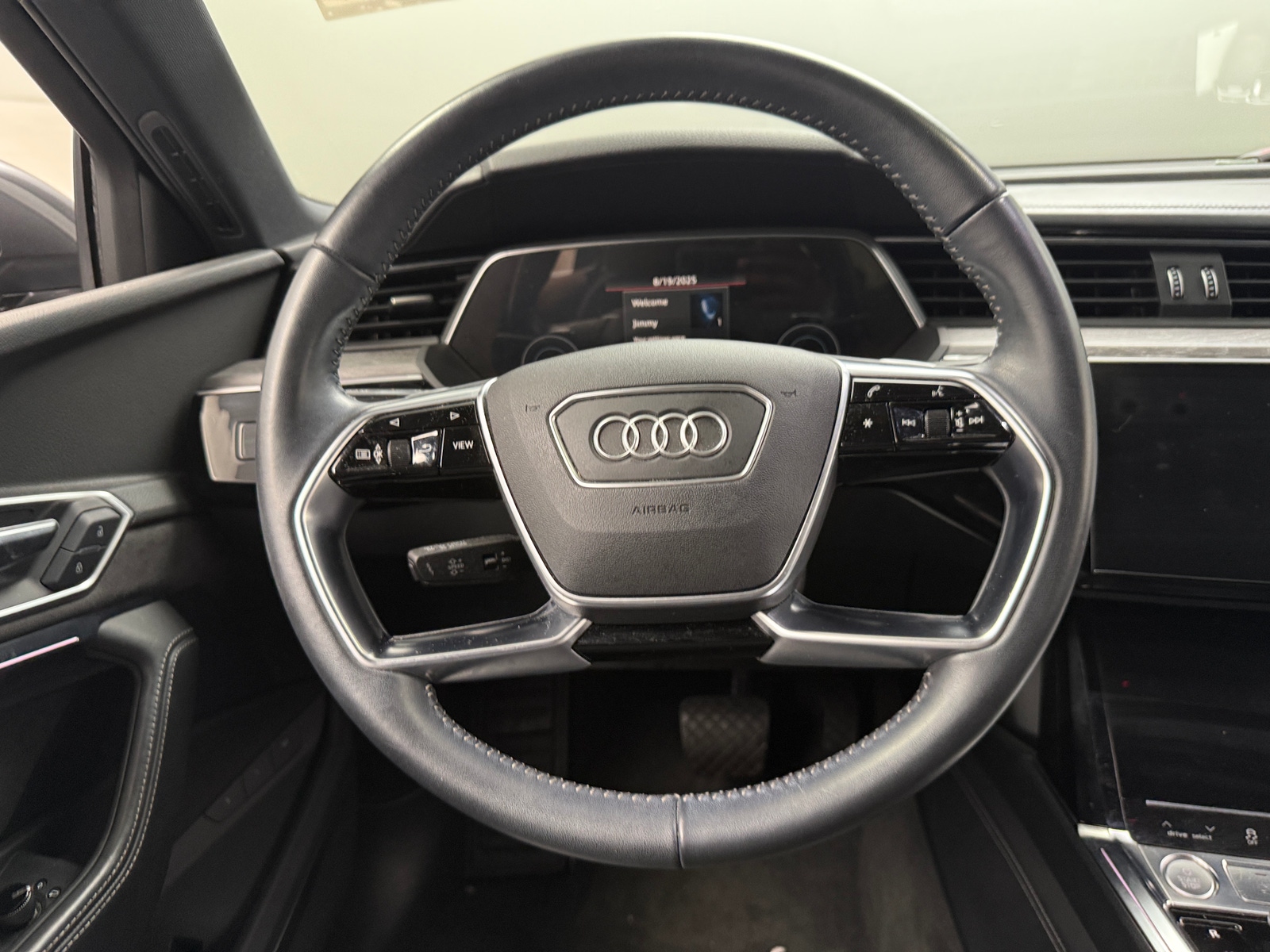 Thumbnail: 2019 Audi e-tron - 4