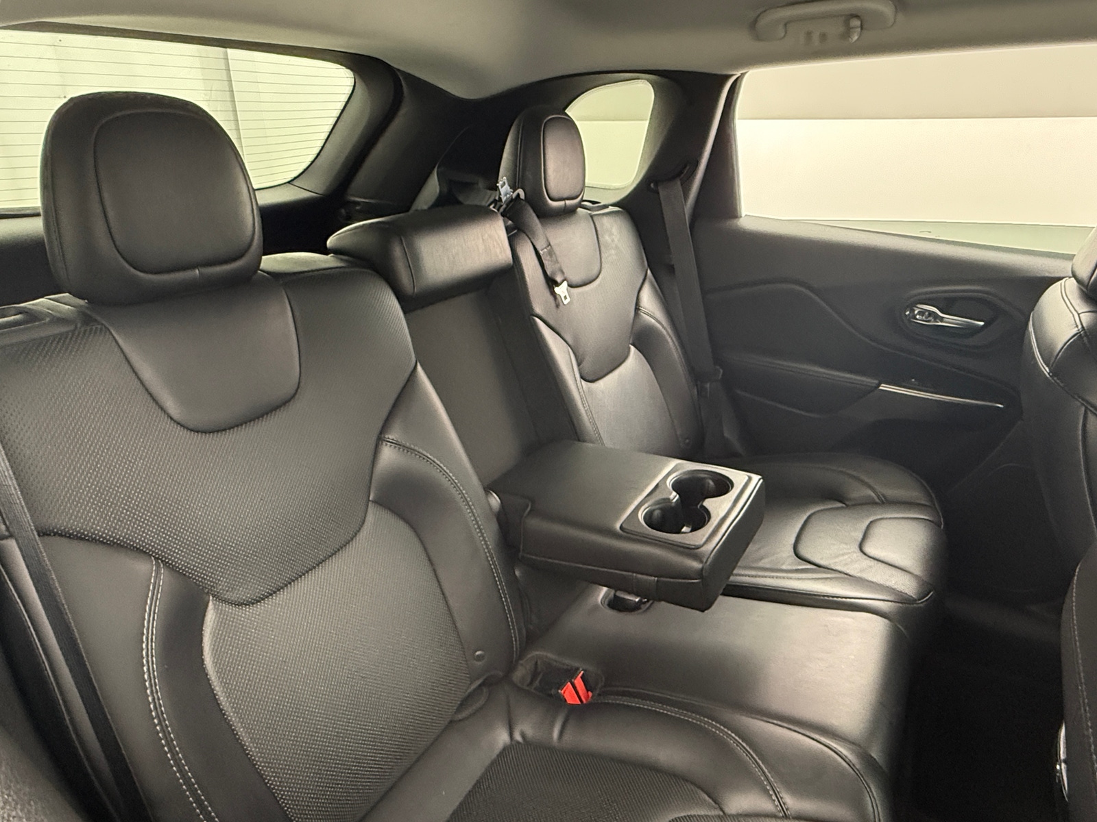 Thumbnail: 2019 Jeep Cherokee - 5