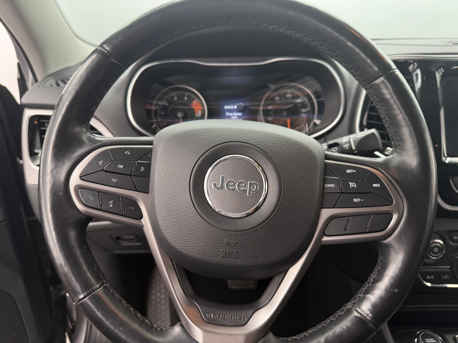 Thumbnail: 2019 Jeep Cherokee - 4
