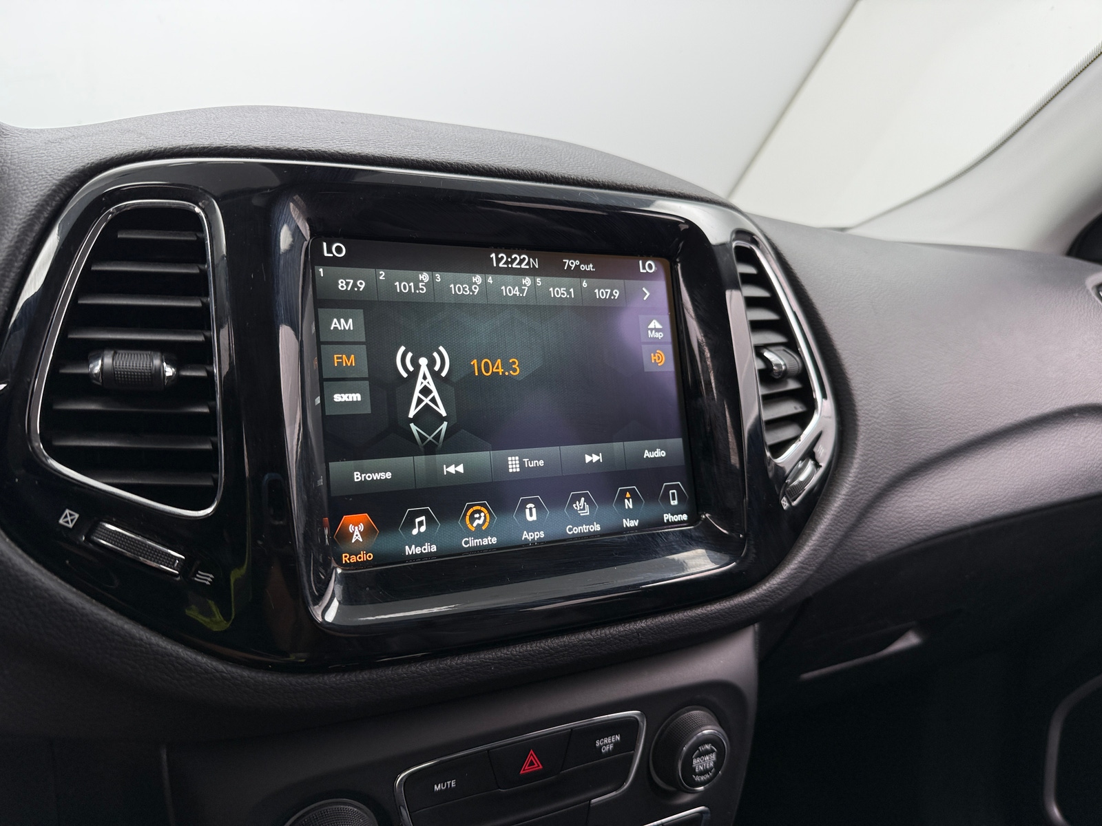 Thumbnail: 2018 Jeep Compass - 3