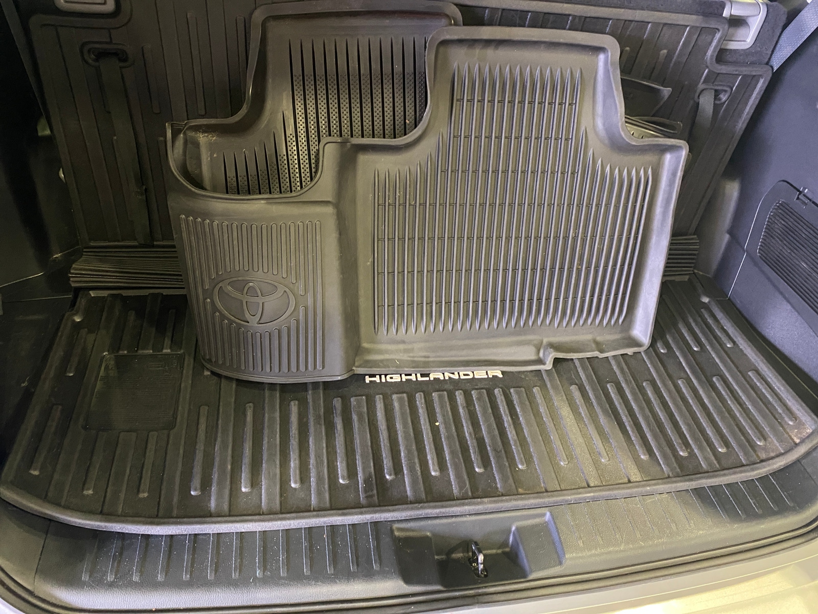 Thumbnail: 2022 Toyota Highlander - 6