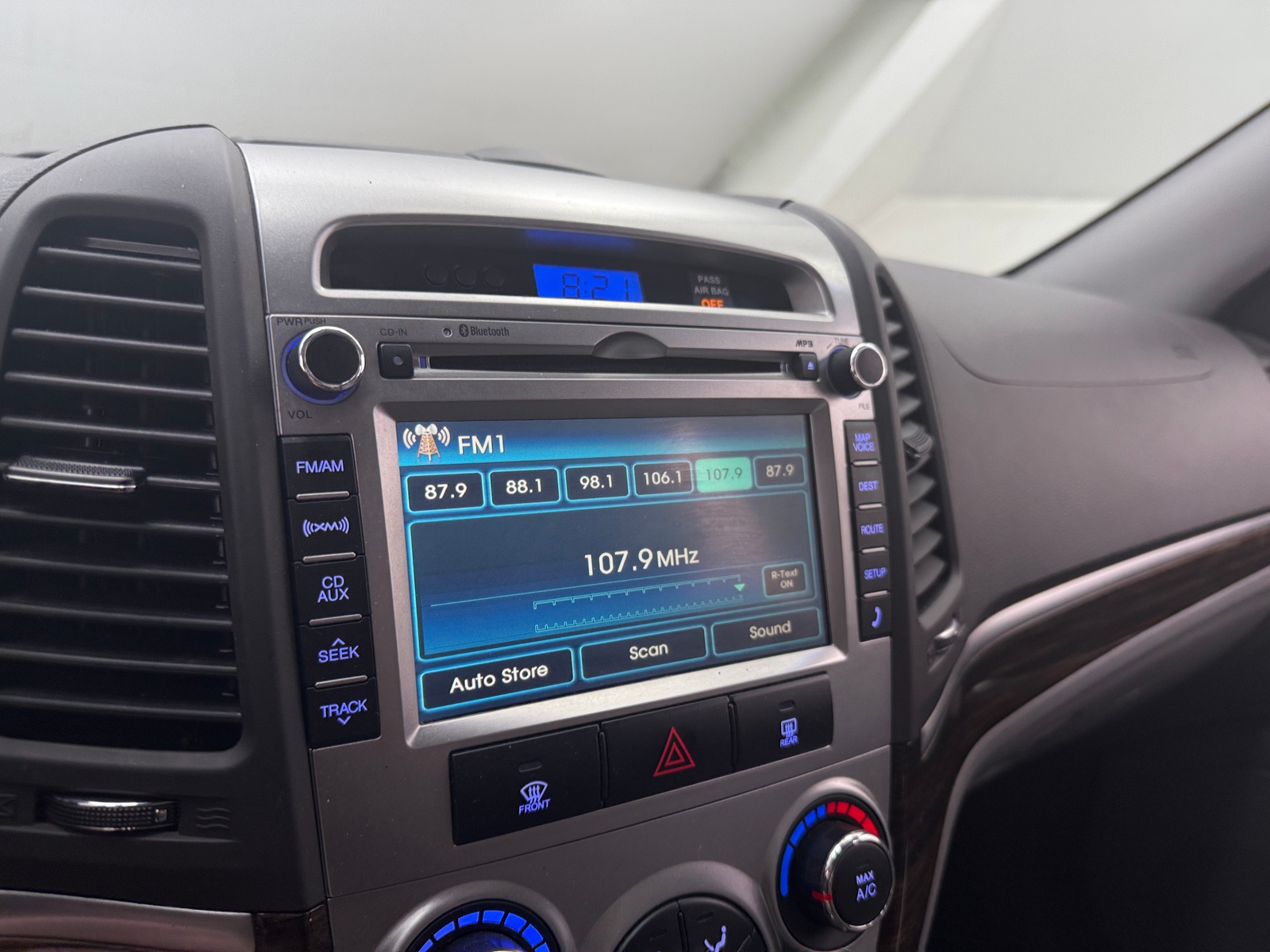 Thumbnail: 2011 Hyundai Santa Fe - 4