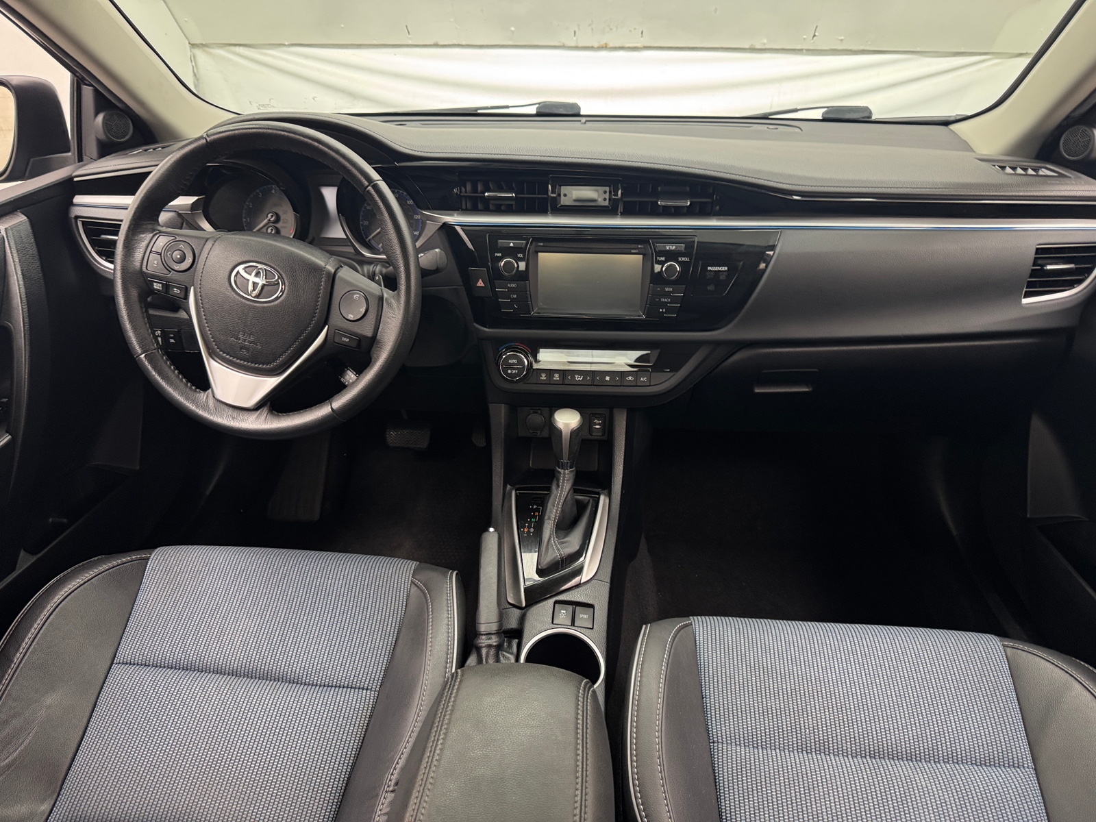 Thumbnail: 2016 Toyota Corolla - 3