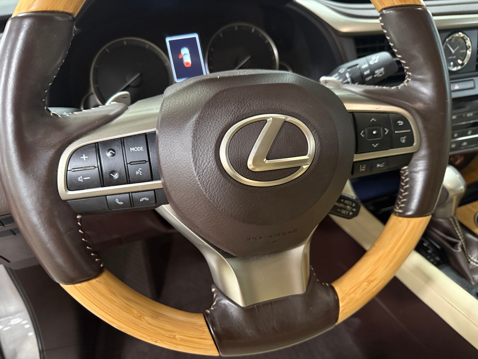 Thumbnail: 2020 Lexus RX - 4