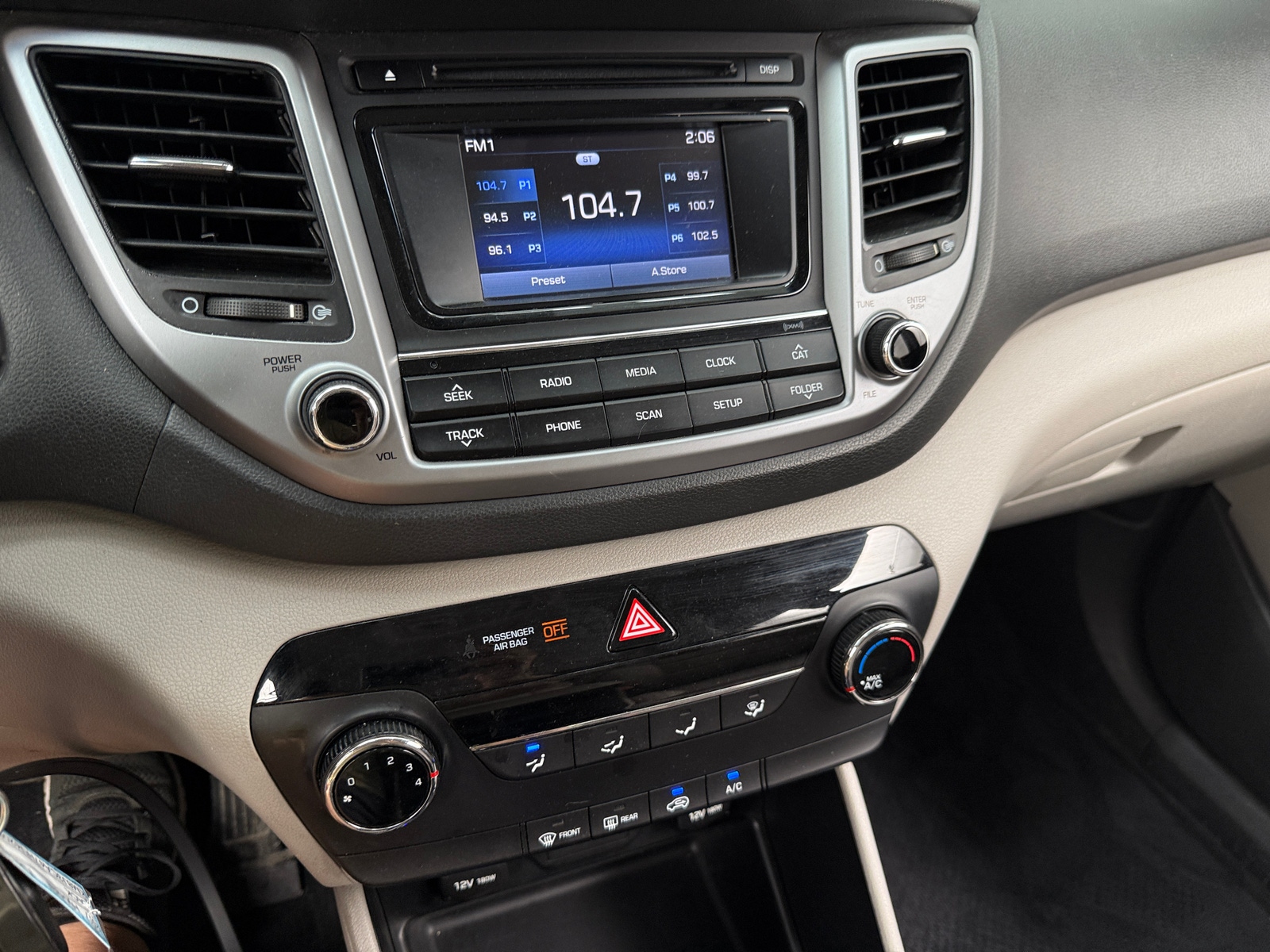 Thumbnail: 2017 Hyundai Tucson - 4