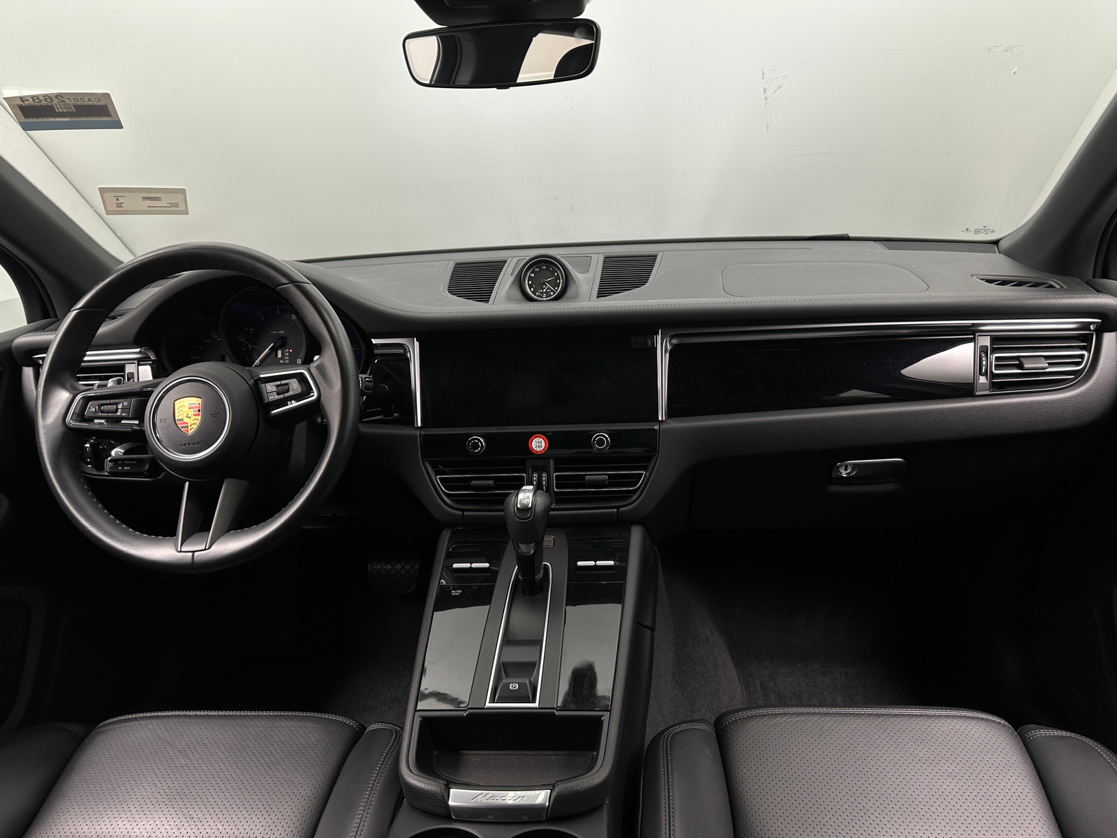 Thumbnail: 2022 Porsche Macan - 2
