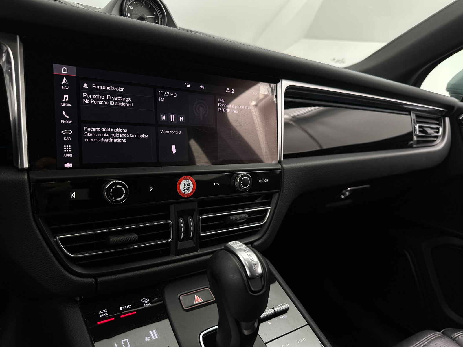 Thumbnail: 2022 Porsche Macan - 3