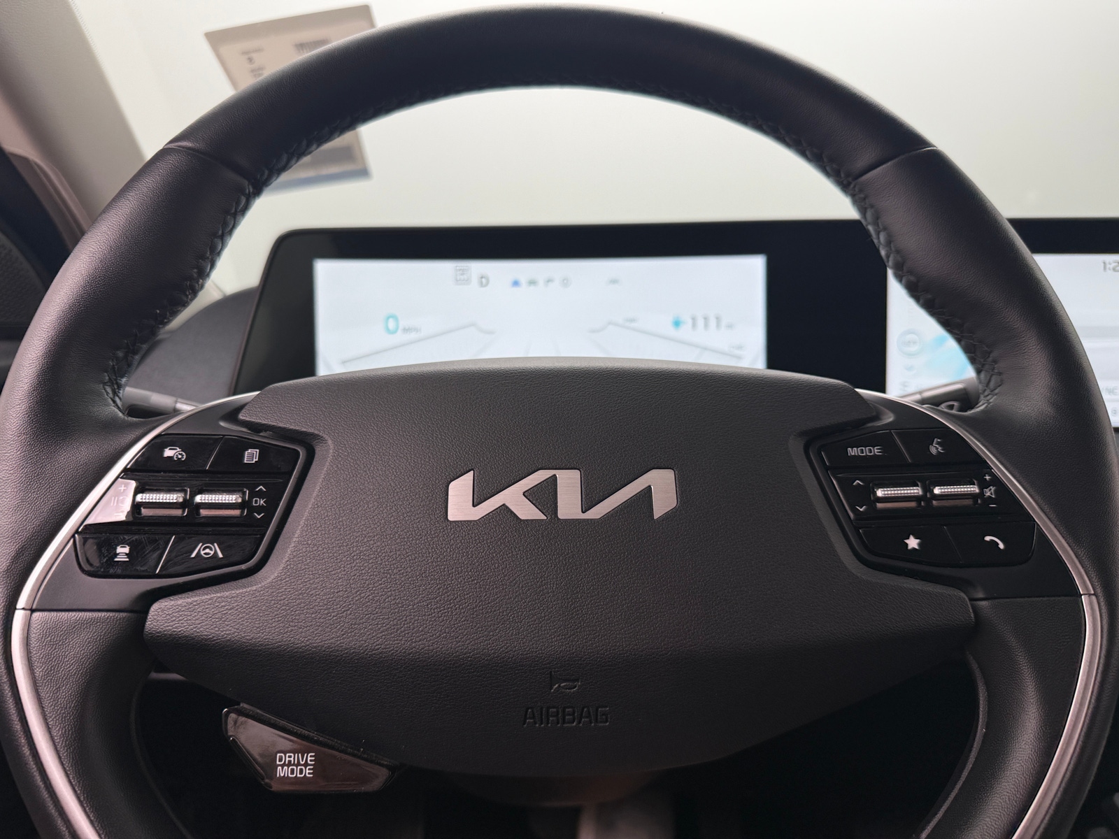 Thumbnail: 2022 Kia EV6 - 4
