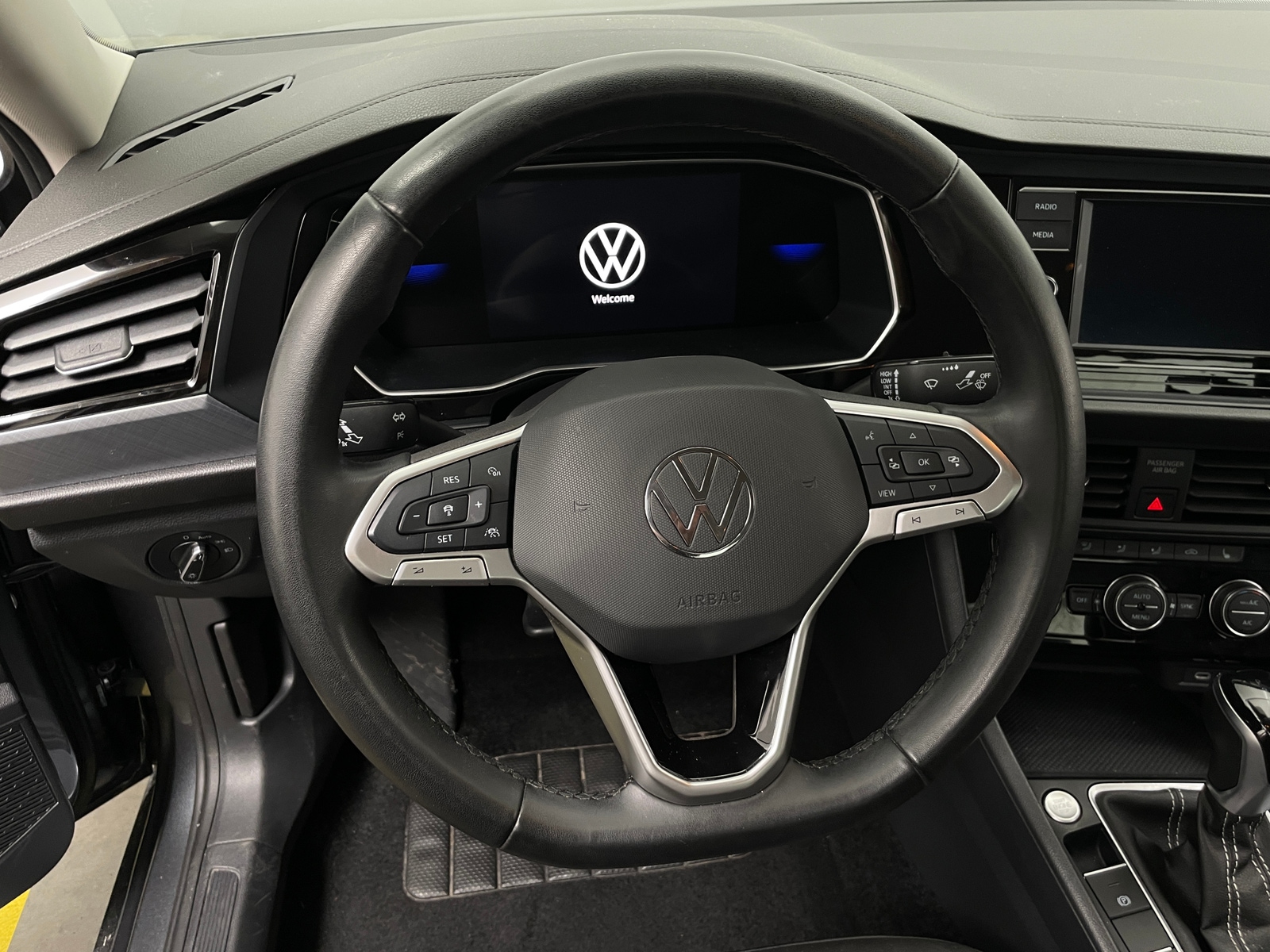 Thumbnail: 2024 Volkswagen Jetta - 4