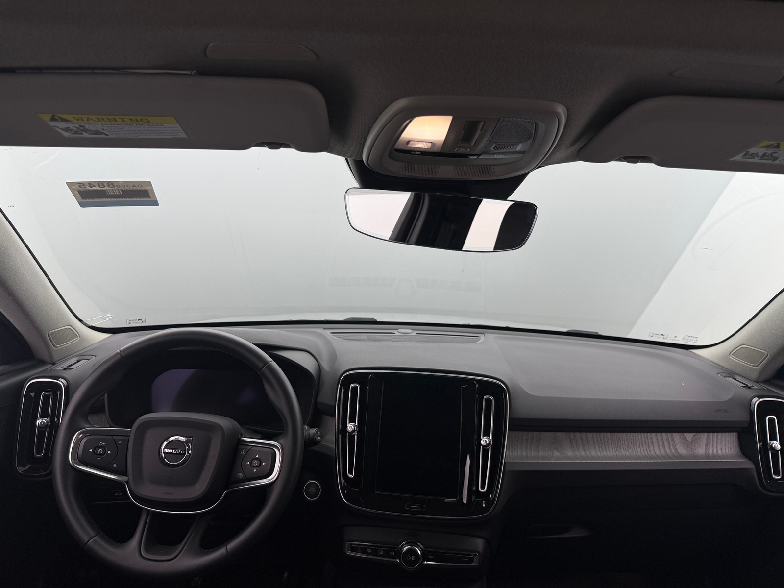 Thumbnail: 2025 Volvo XC40 - 3