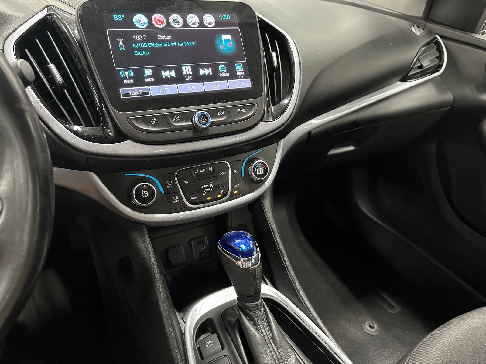 Thumbnail: 2017 Chevrolet Volt - 4
