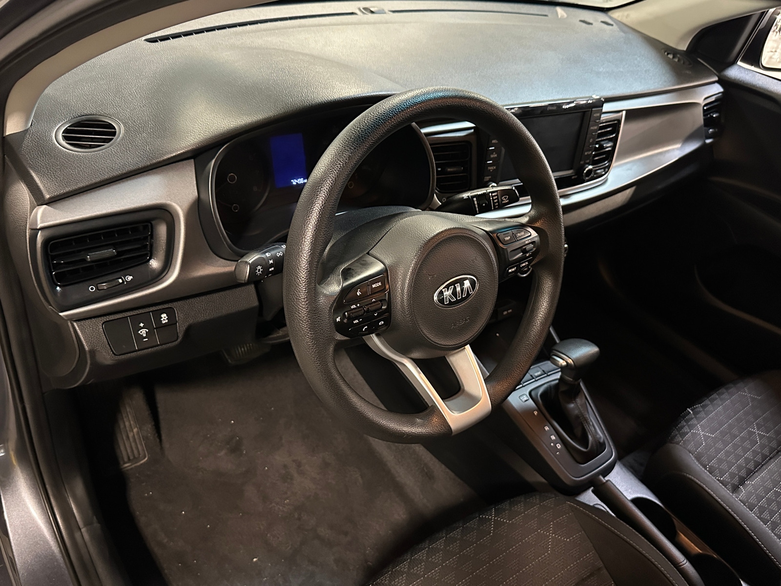 Thumbnail: 2019 Kia Rio - 3