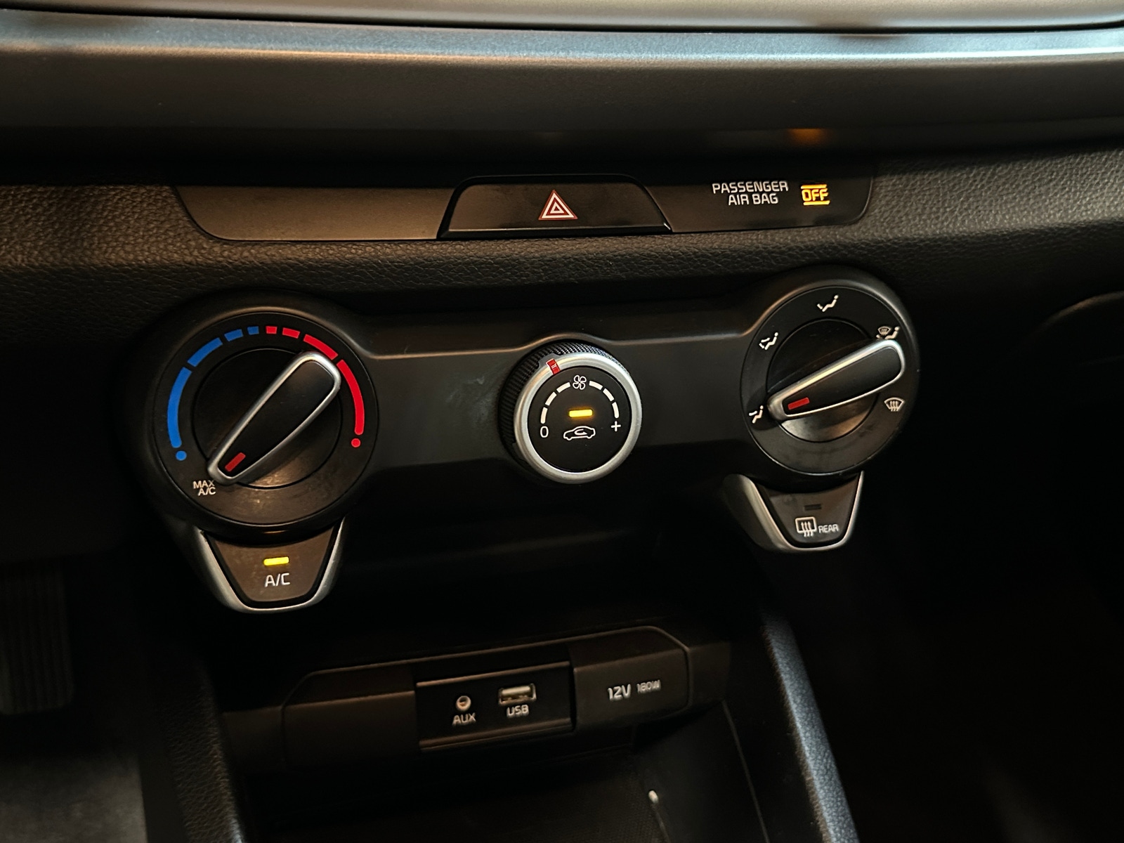 Thumbnail: 2019 Kia Rio - 4
