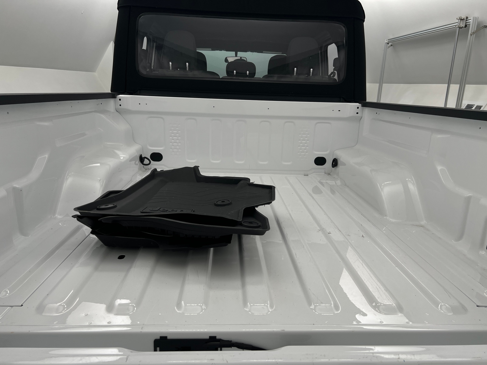 Thumbnail: 2024 Jeep Gladiator - 7