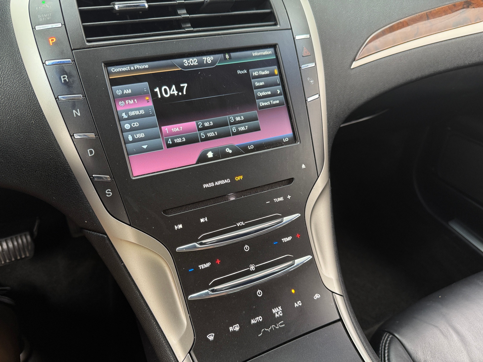 Thumbnail: 2016 Lincoln MKZ - 3