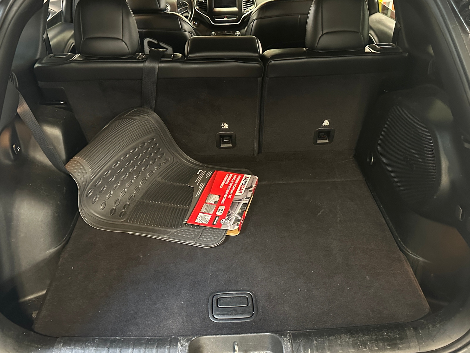 Thumbnail: 2019 Jeep Cherokee - 6