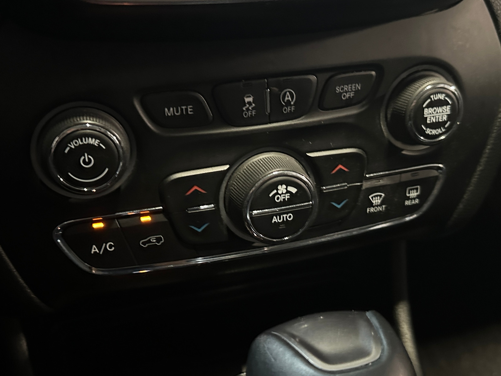 Thumbnail: 2019 Jeep Cherokee - 3