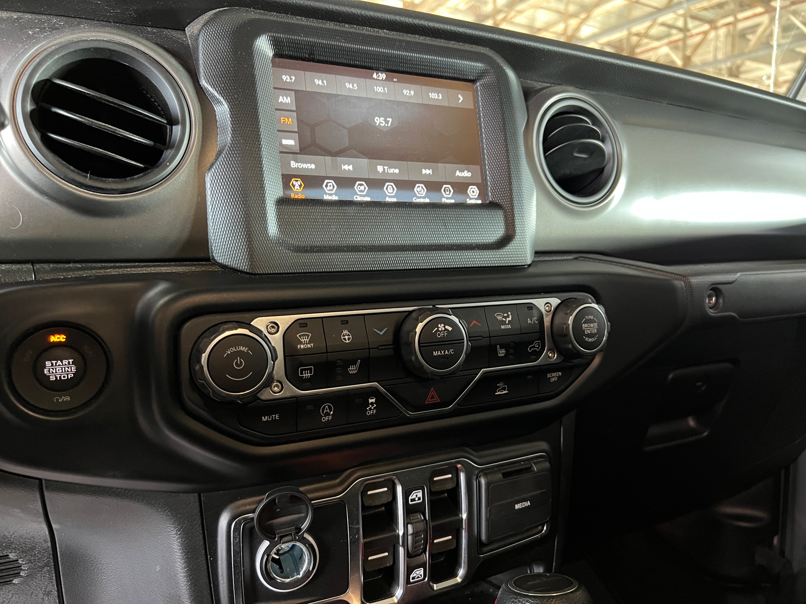 Thumbnail: 2022 Jeep Gladiator - 4