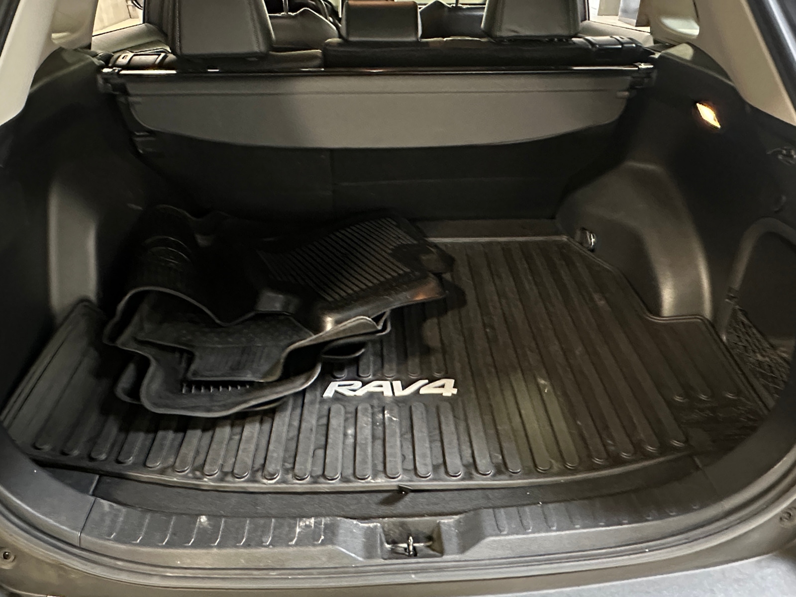 Thumbnail: 2019 Toyota RAV4 - 6
