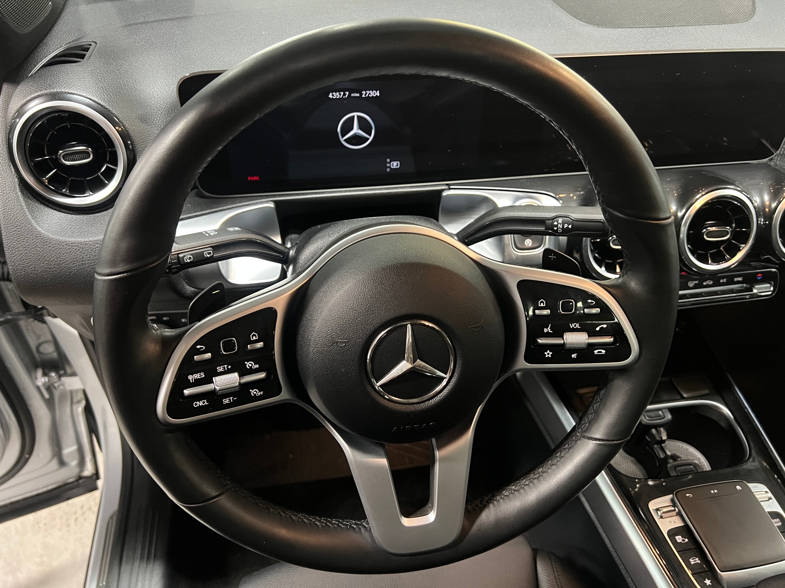 Thumbnail: 2020 Mercedes-Benz GLB - 4