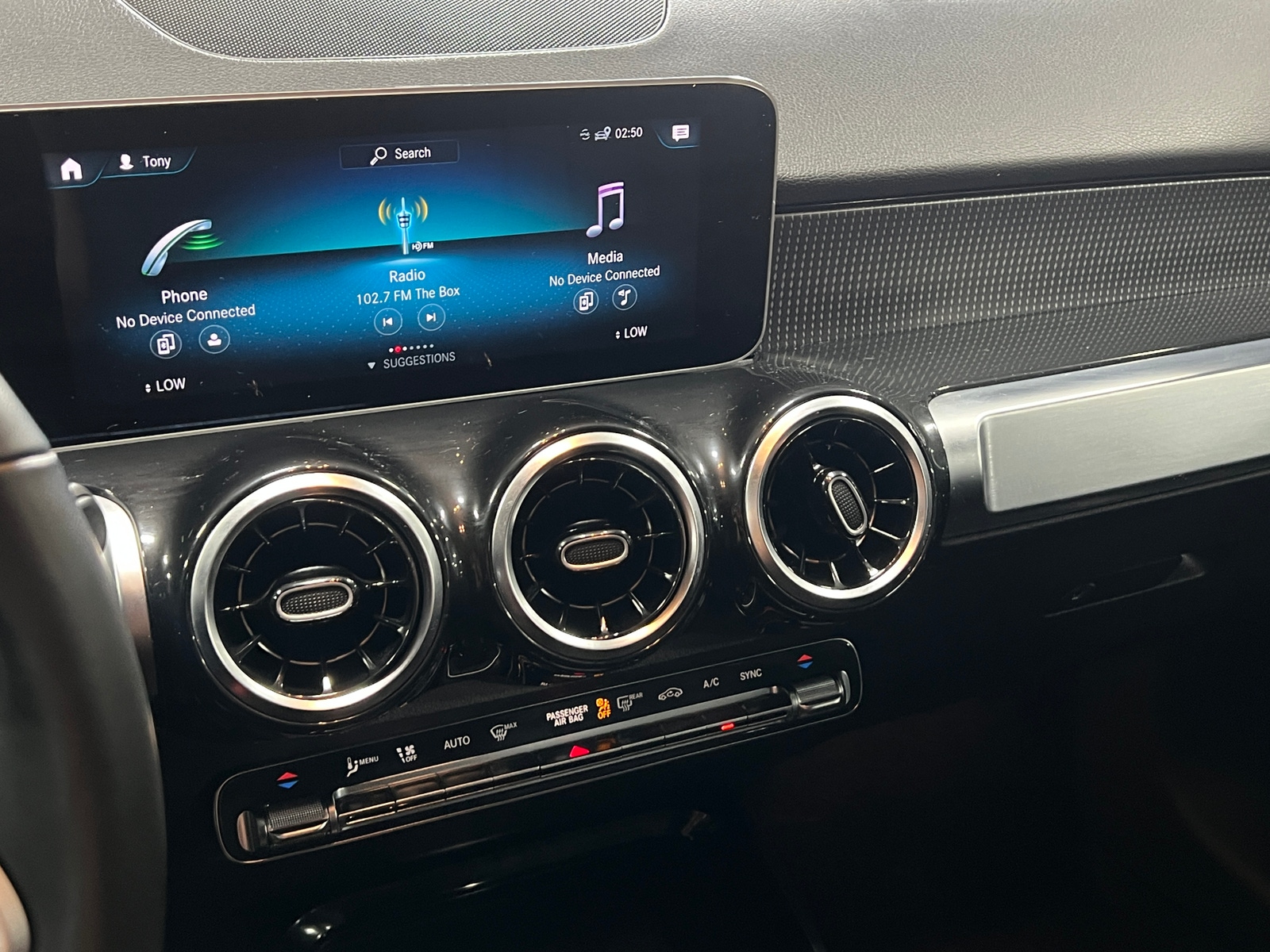 Thumbnail: 2020 Mercedes-Benz GLB - 3