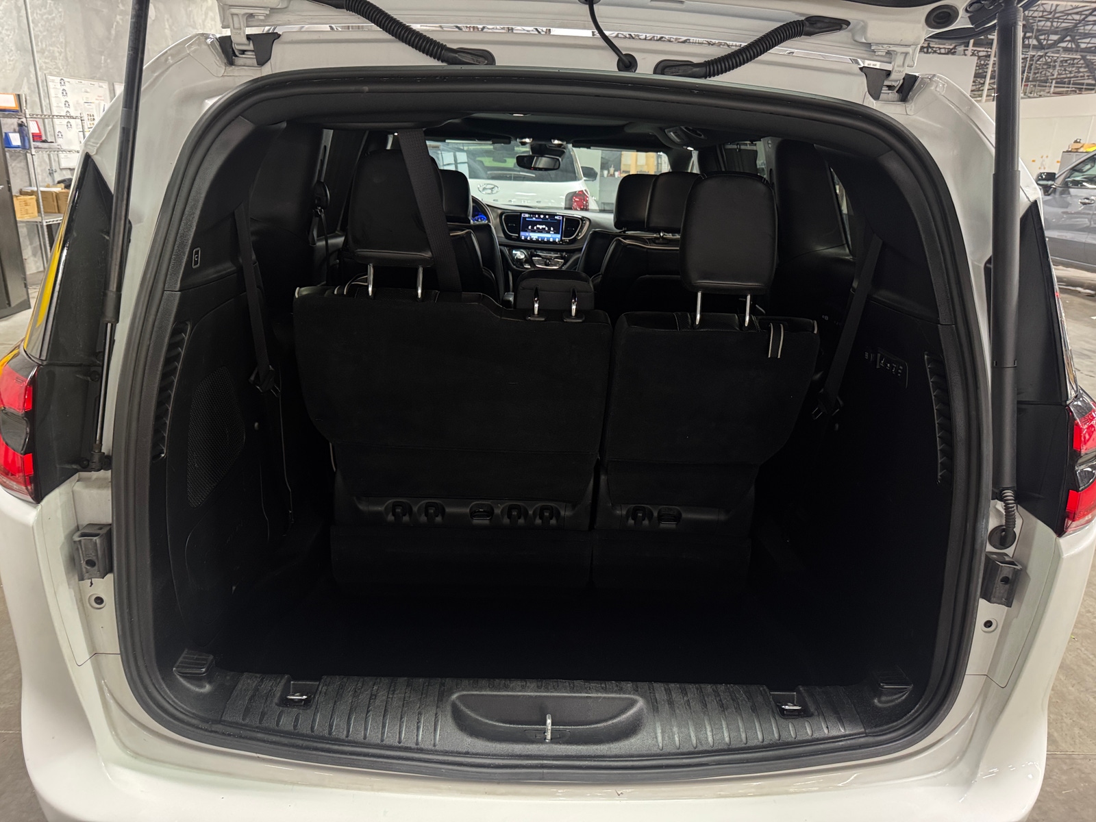 Thumbnail: 2021 Chrysler Pacifica - 6