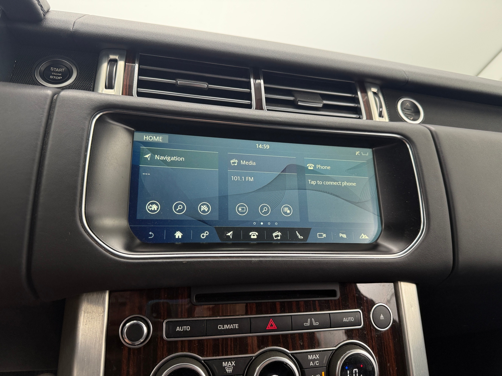 Thumbnail: 2017 Land Rover Range Rover - 3