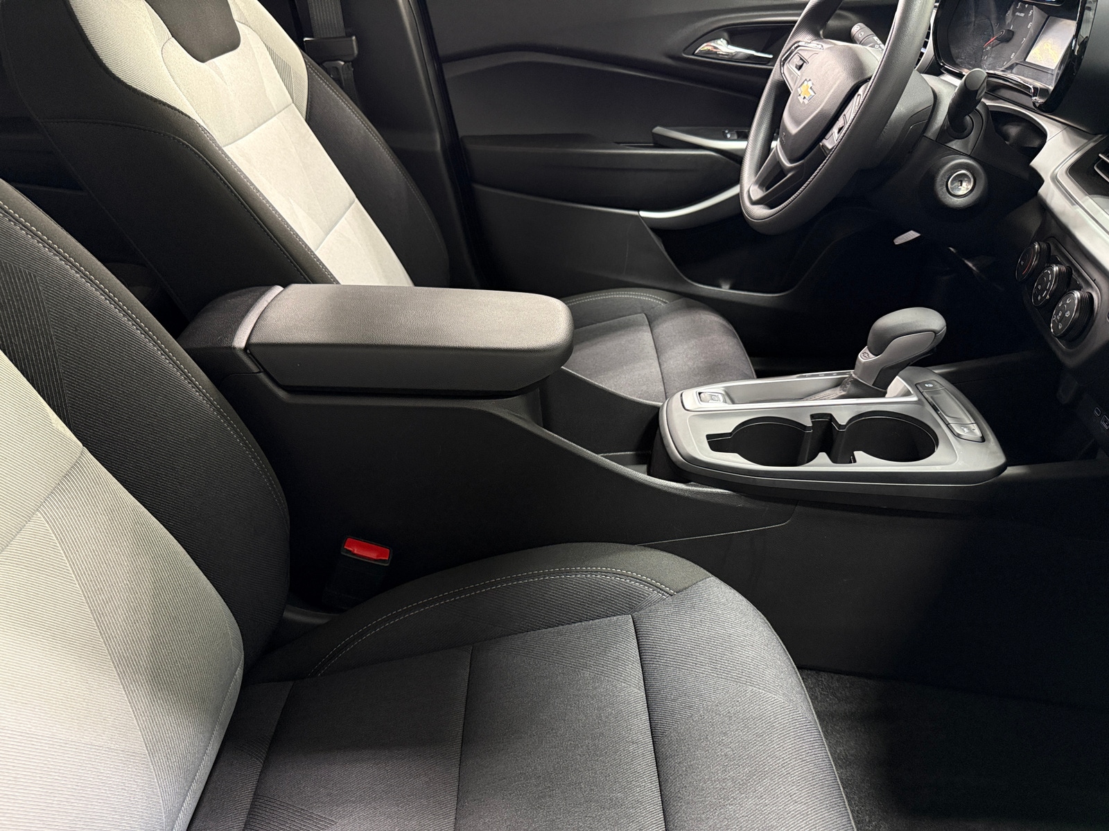 Thumbnail: 2025 Chevrolet Trax - 2