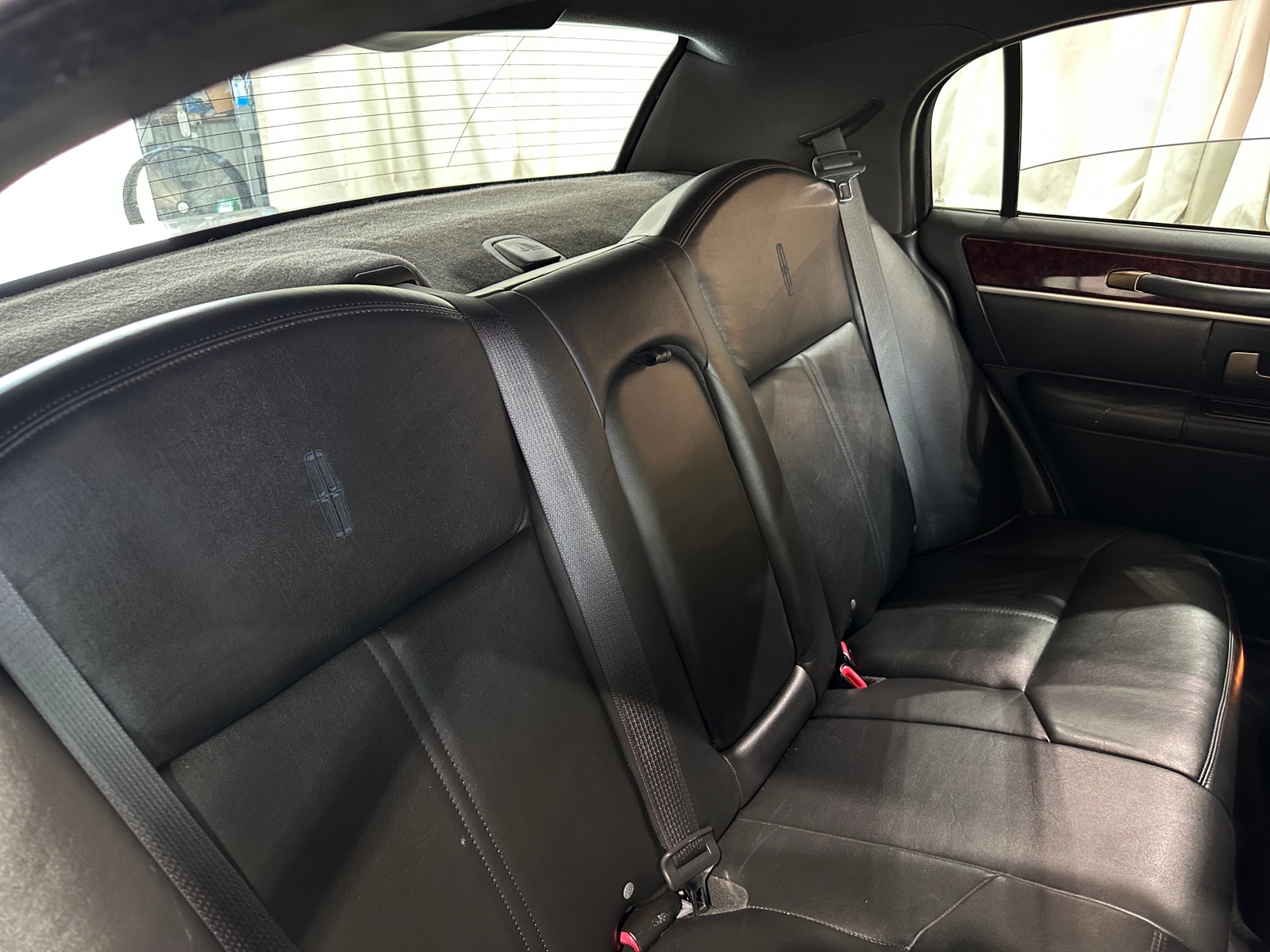 Thumbnail: 2010 Lincoln Town Car - 5