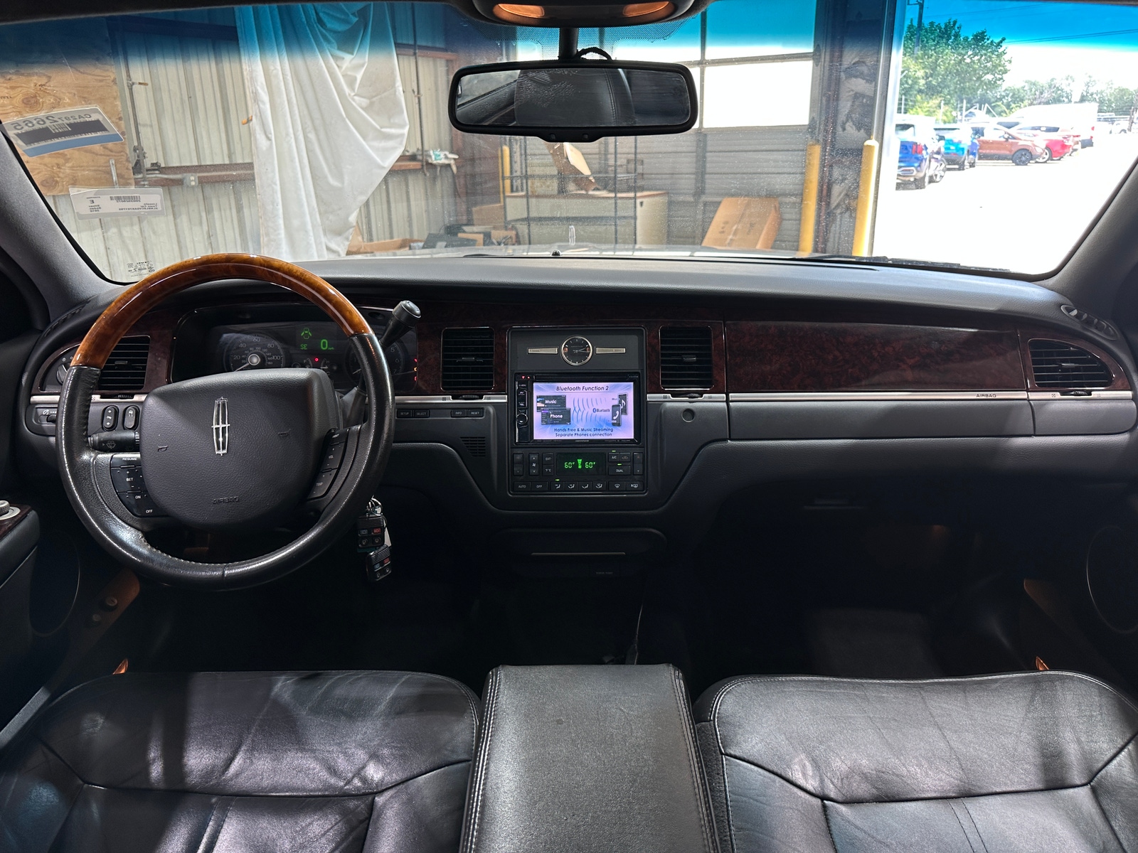 Thumbnail: 2010 Lincoln Town Car - 2