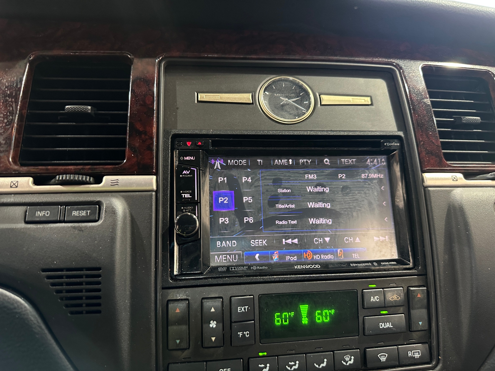 Thumbnail: 2010 Lincoln Town Car - 3