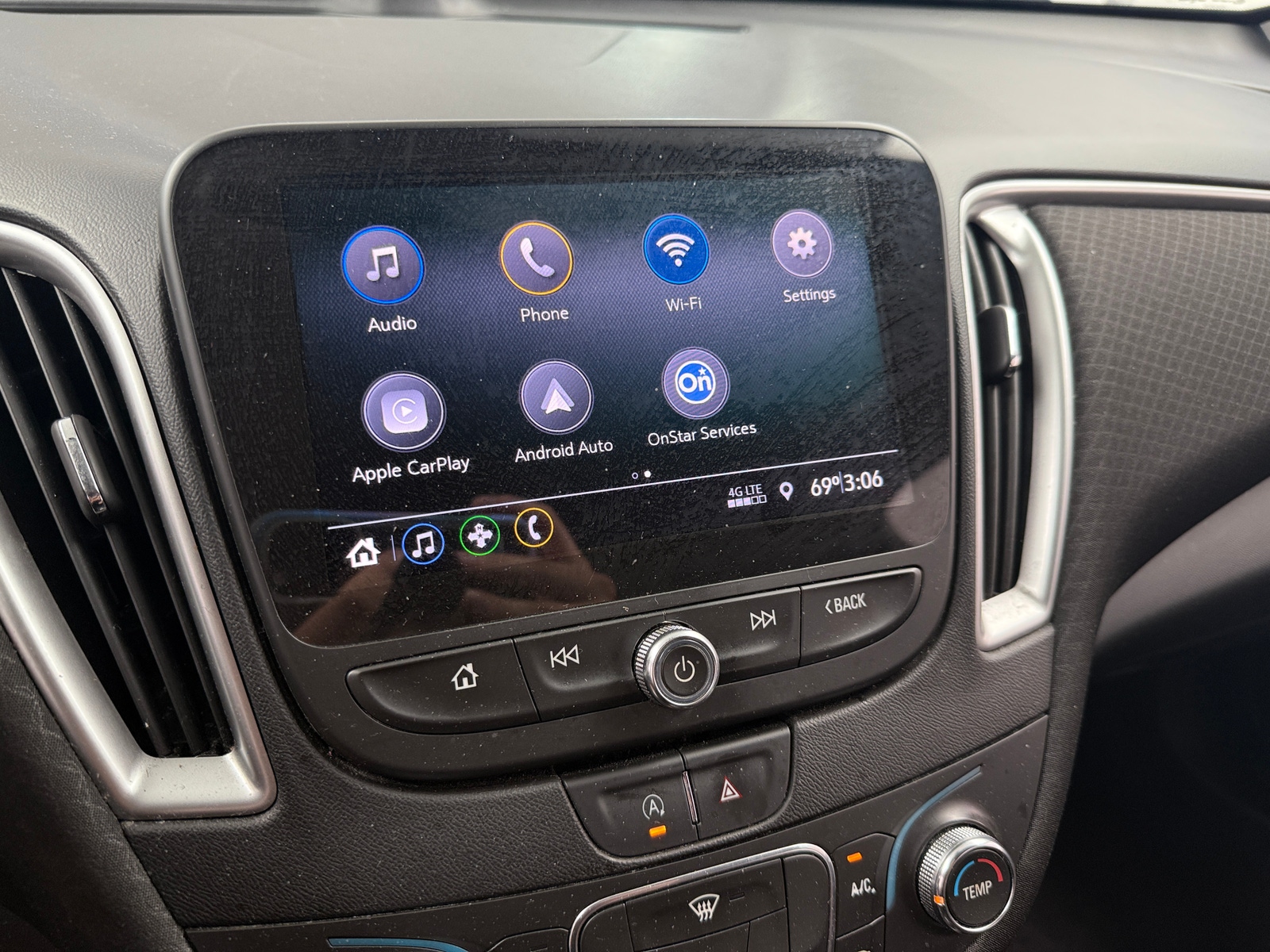Thumbnail: 2020 Chevrolet Malibu - 4