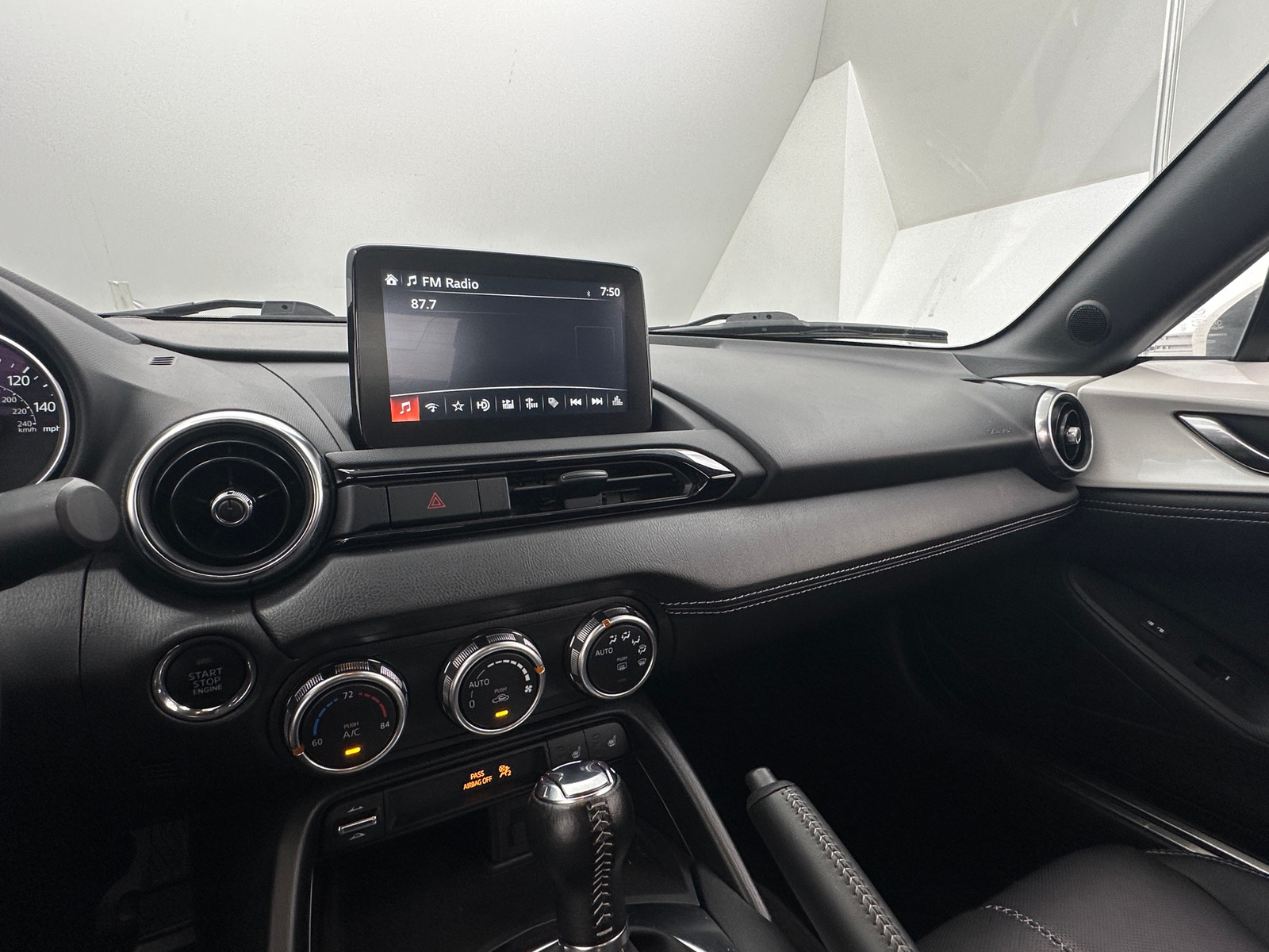 Thumbnail: 2022 Mazda MX-5 Miata - 3