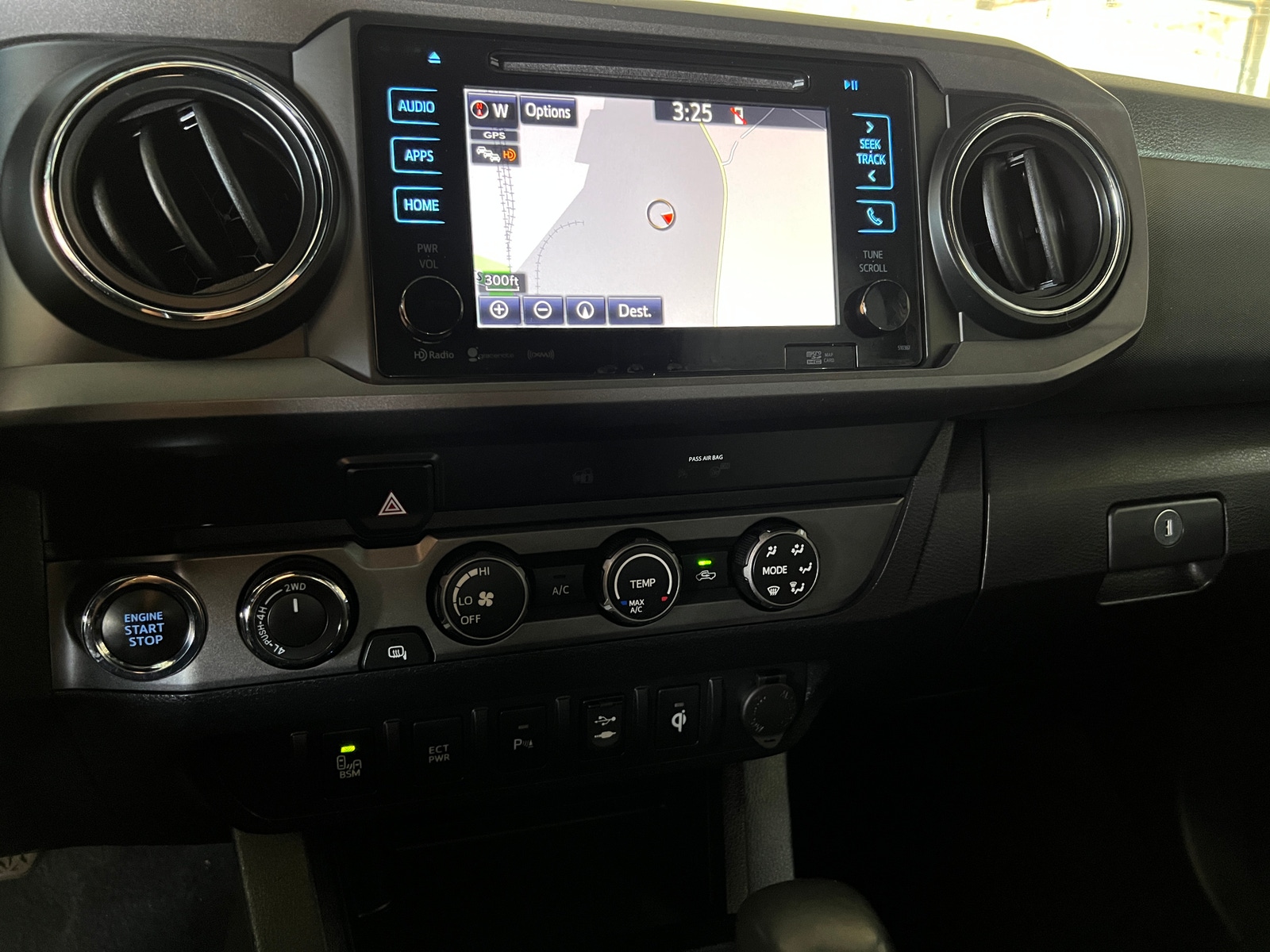 Thumbnail: 2019 Toyota Tacoma - 4