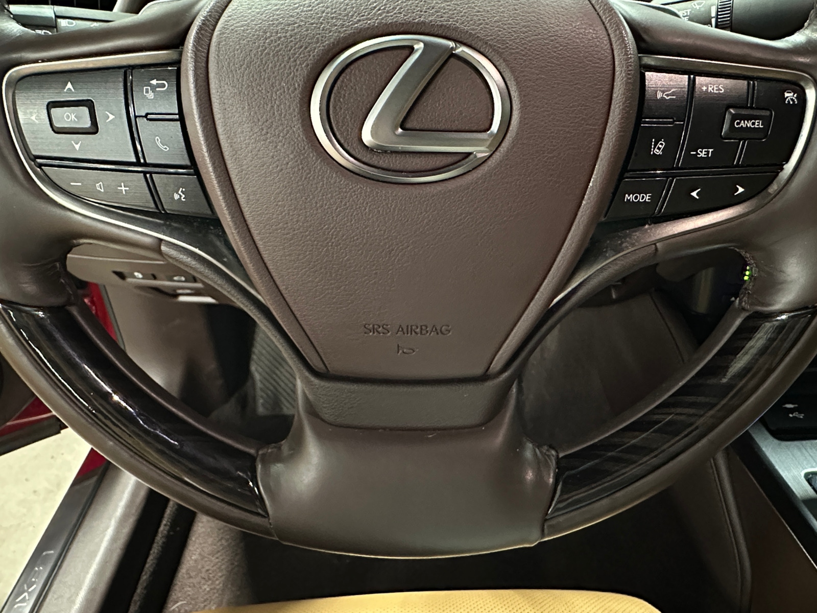 Thumbnail: 2021 Lexus ES - 4