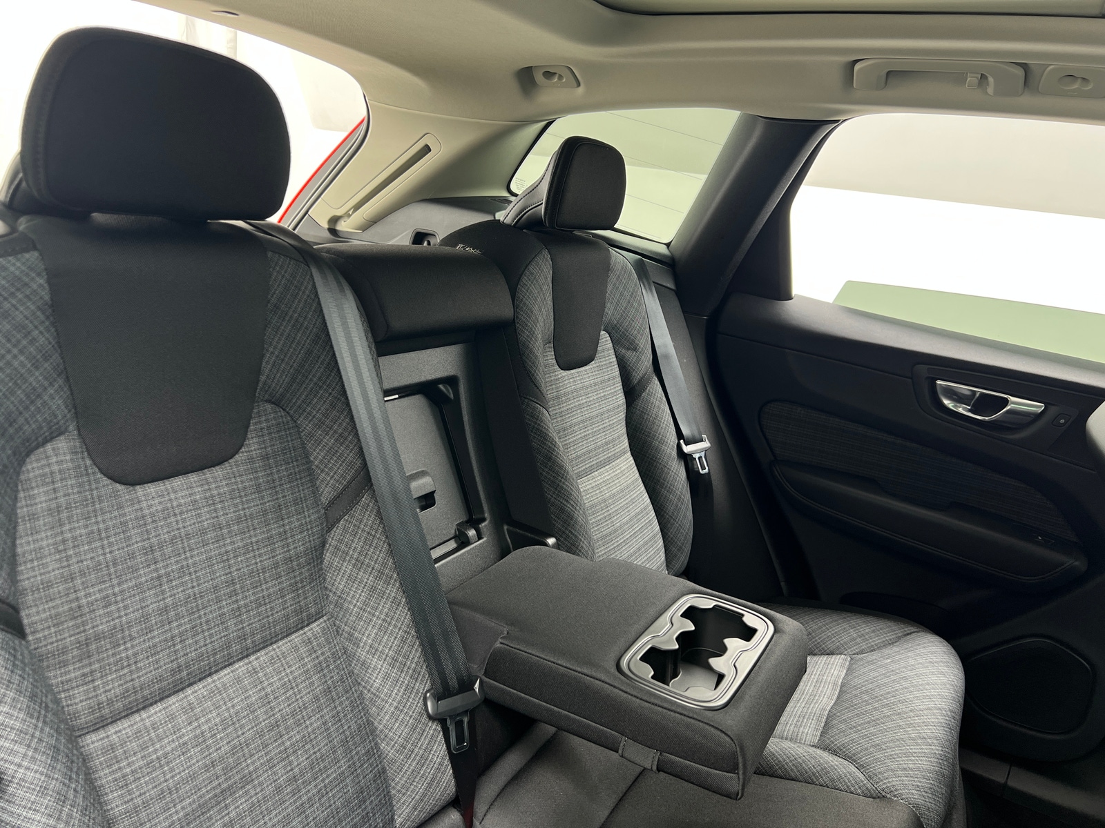 Thumbnail: 2022 Volvo XC60 - 6