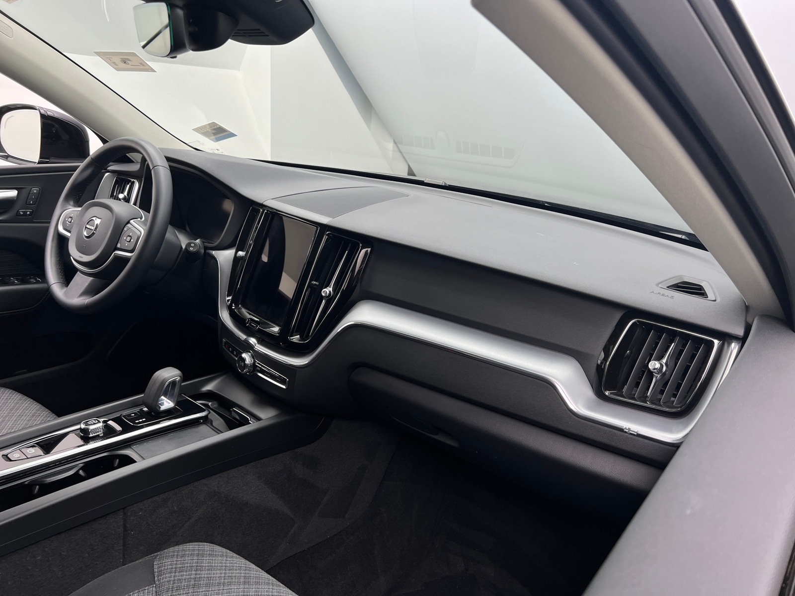 Thumbnail: 2022 Volvo XC60 - 3