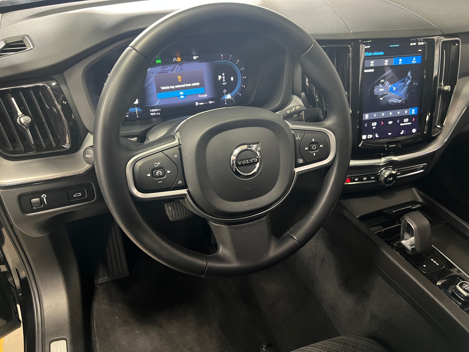 Thumbnail: 2022 Volvo XC60 - 5
