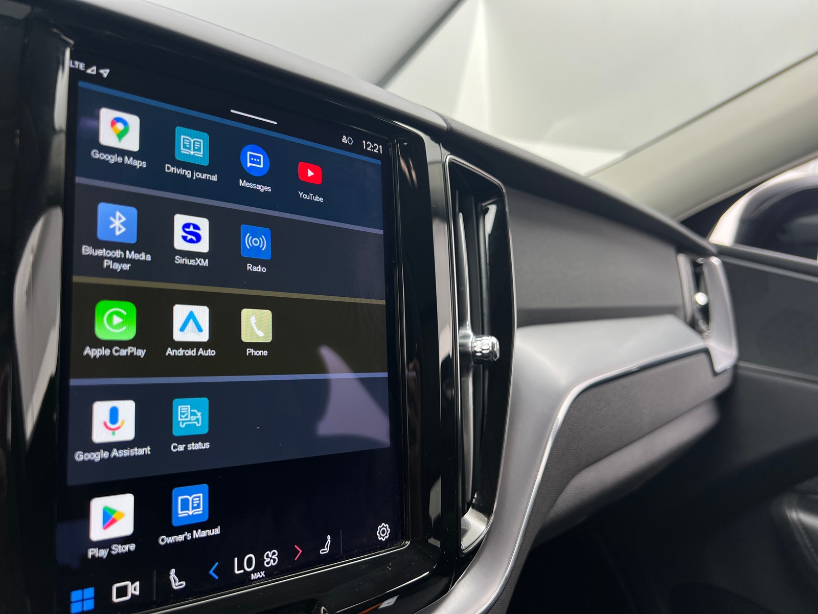 Thumbnail: 2022 Volvo XC60 - 4