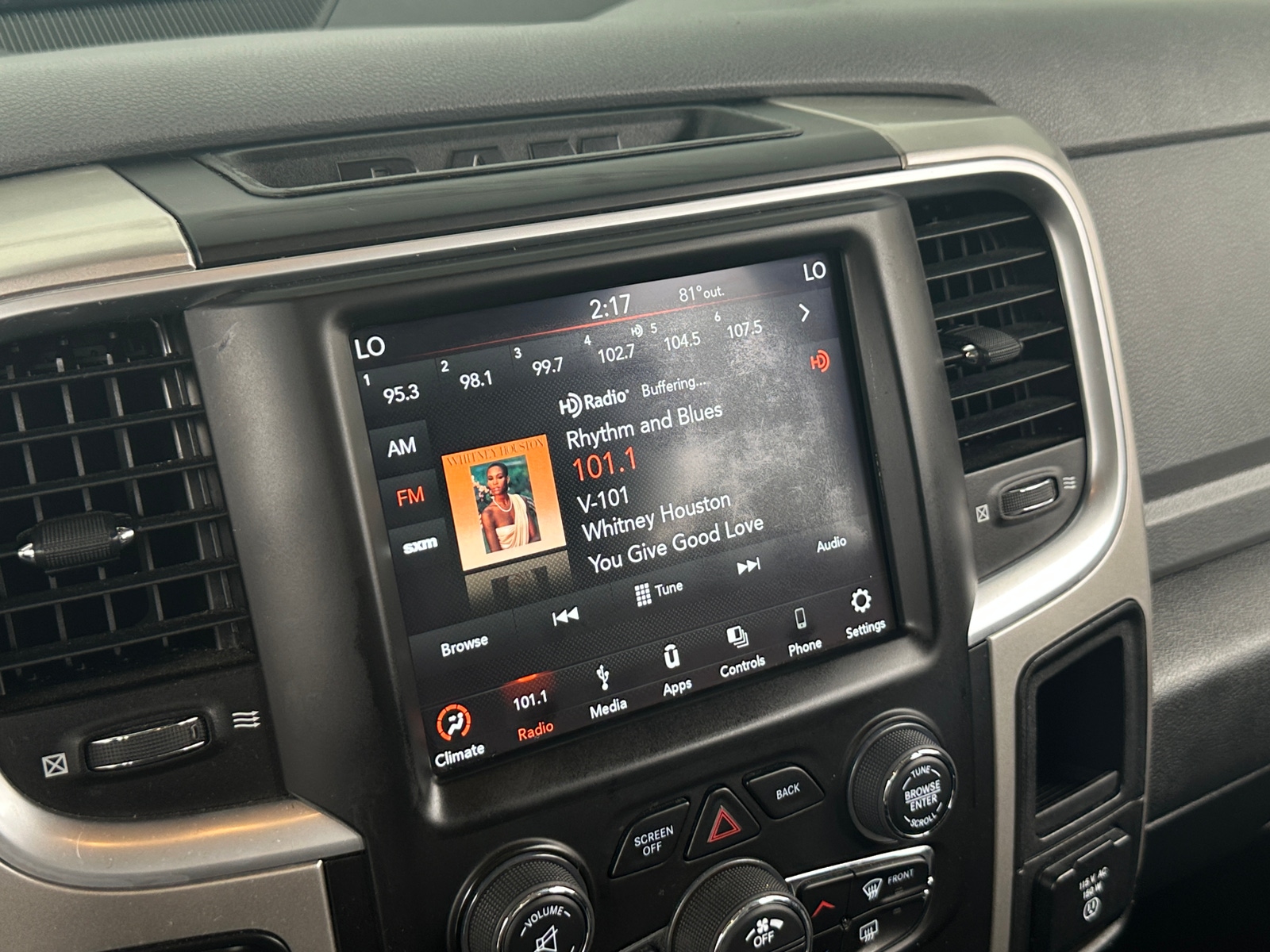 Thumbnail: 2019 RAM 1500 Classic - 4