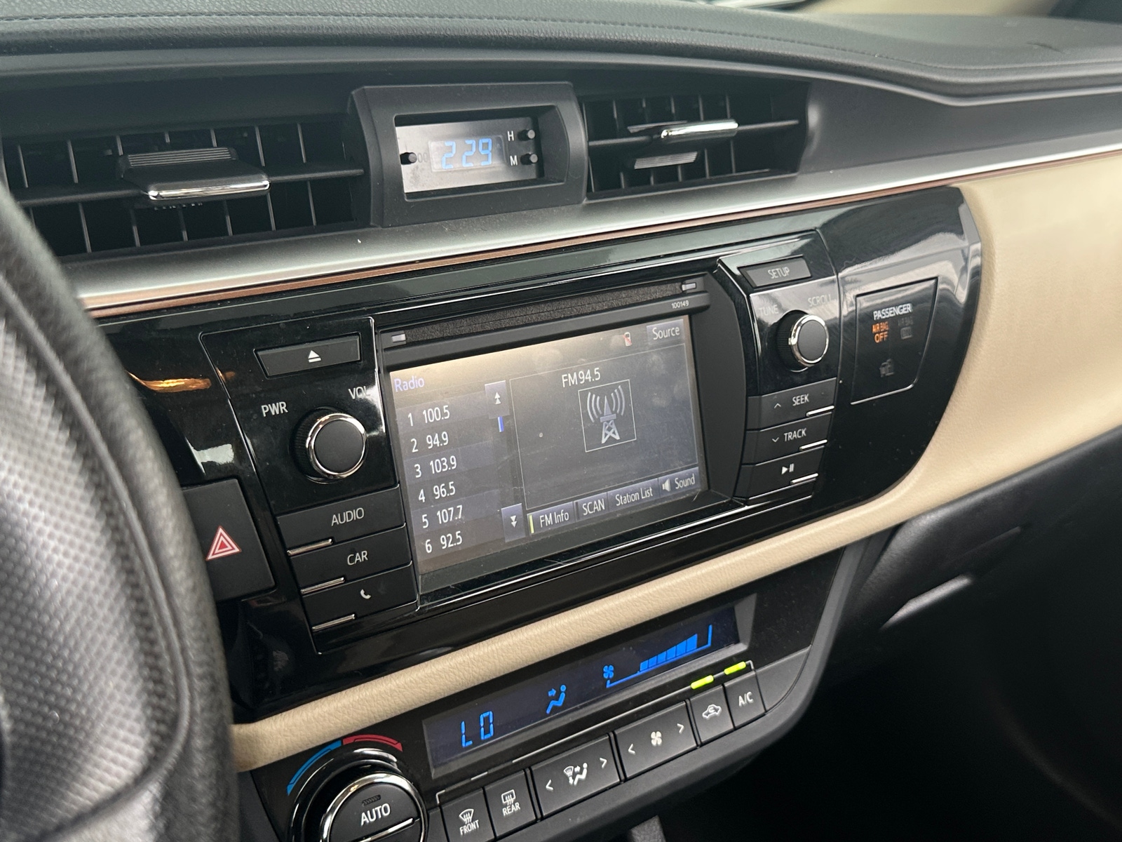 Thumbnail: 2015 Toyota Corolla - 4