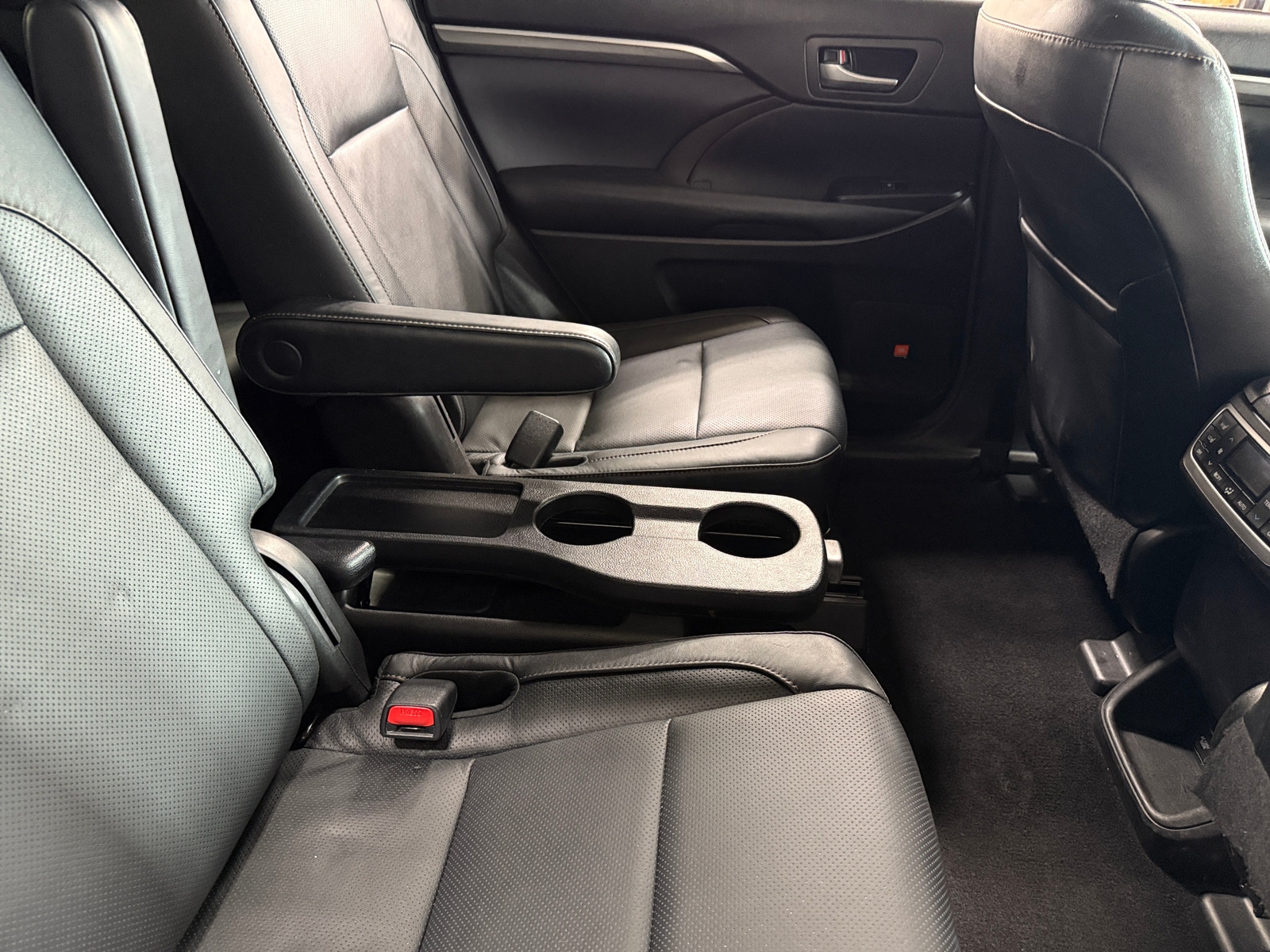 Thumbnail: 2017 Toyota Highlander - 5