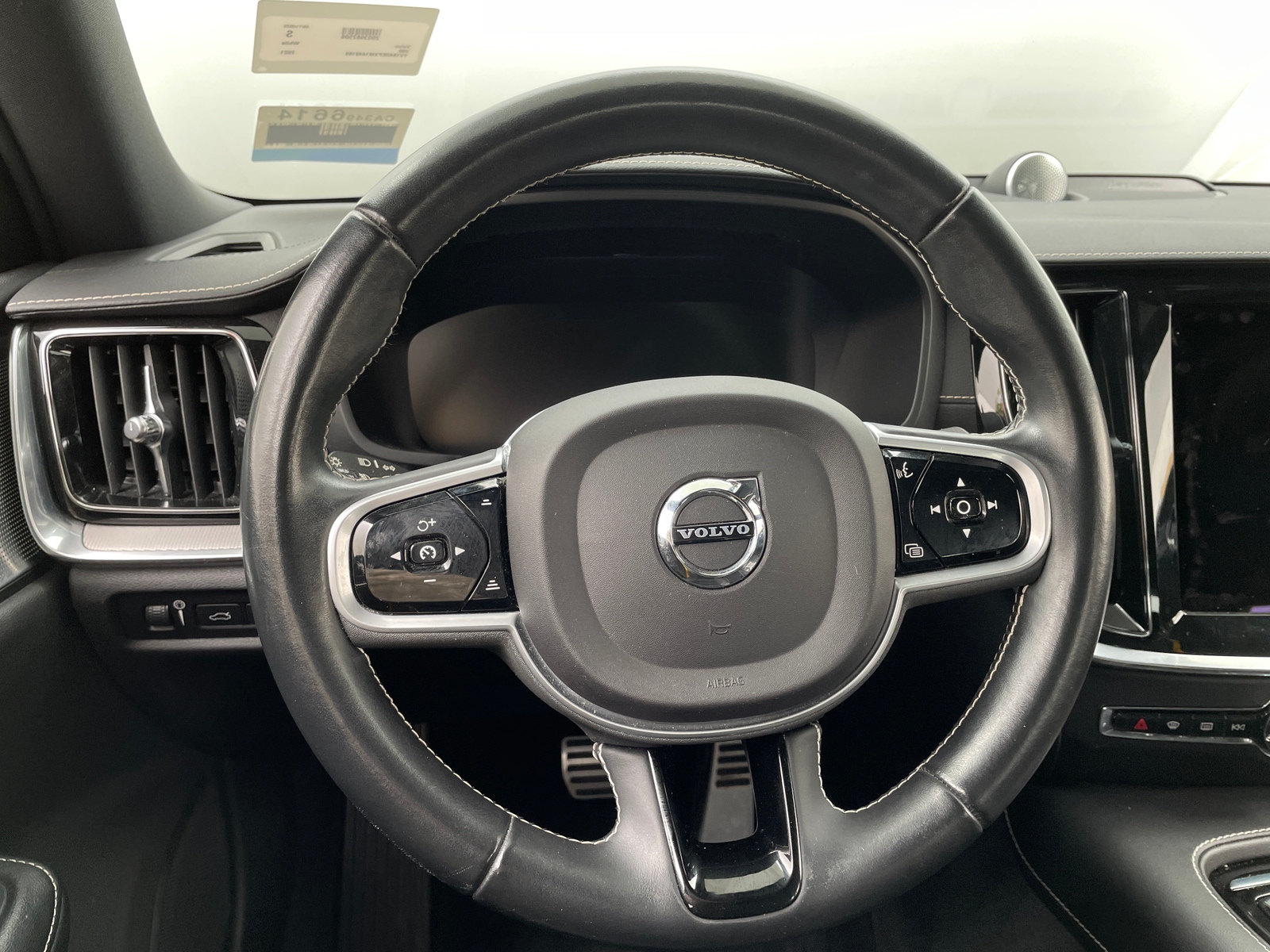 Thumbnail: 2021 Volvo V60 - 4
