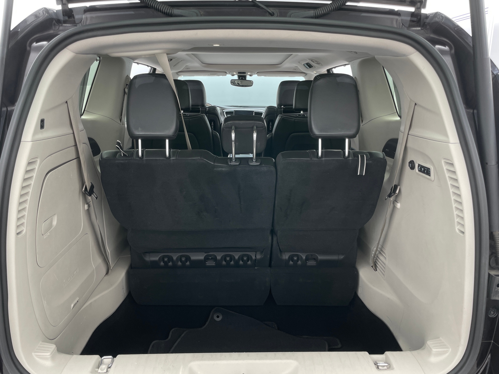 Thumbnail: 2019 Chrysler Pacifica - 7